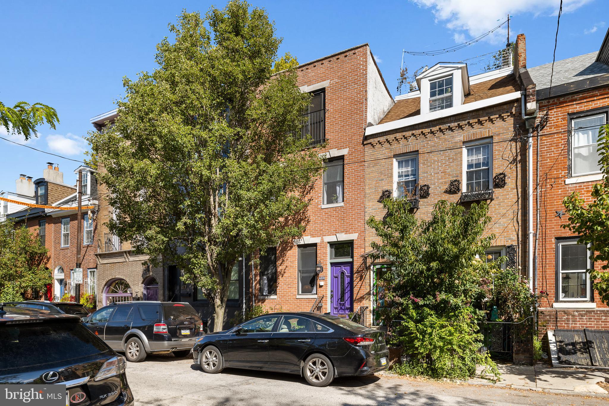 QUEEN VILLAGE - Residential