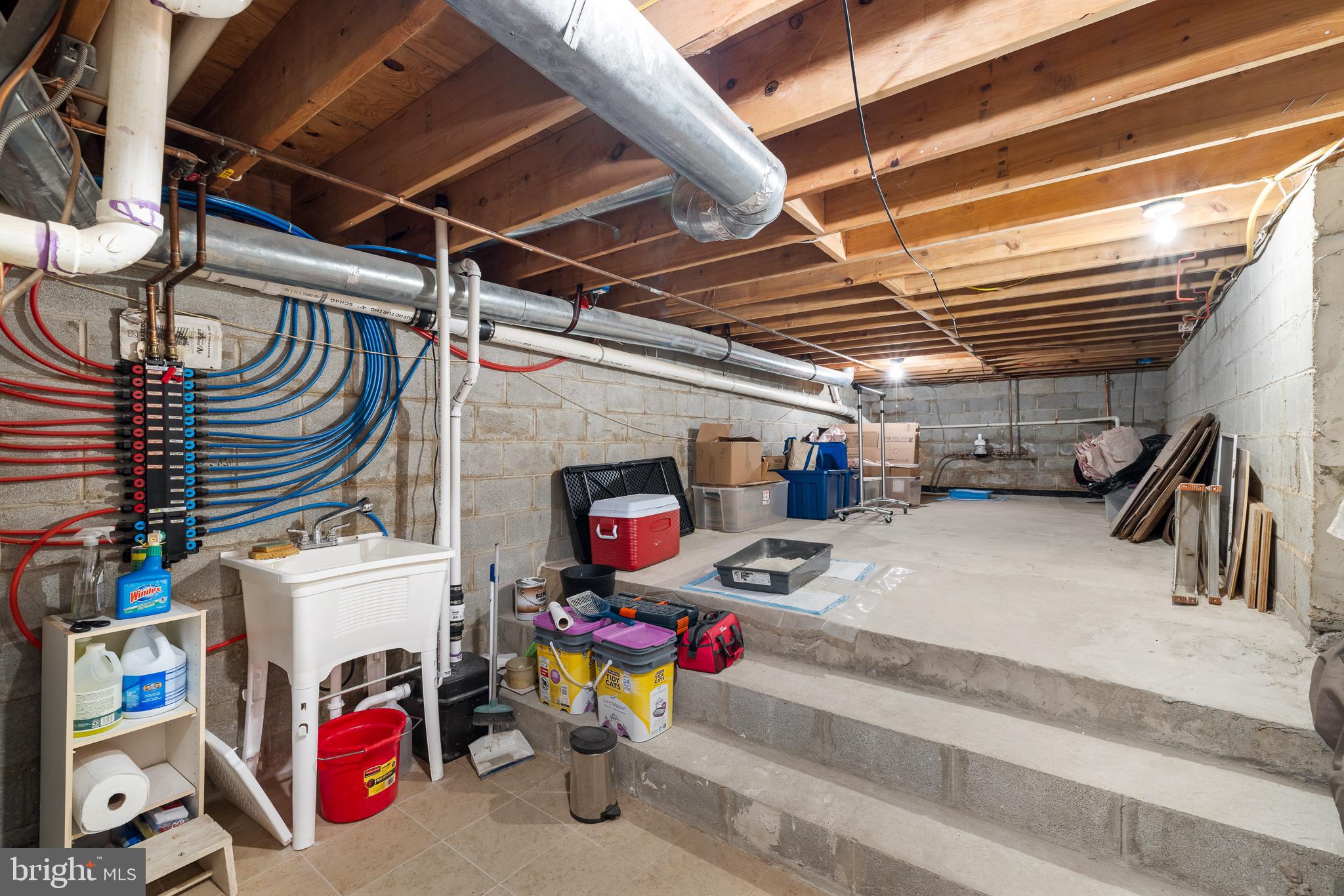 QUEEN VILLAGE - Residential