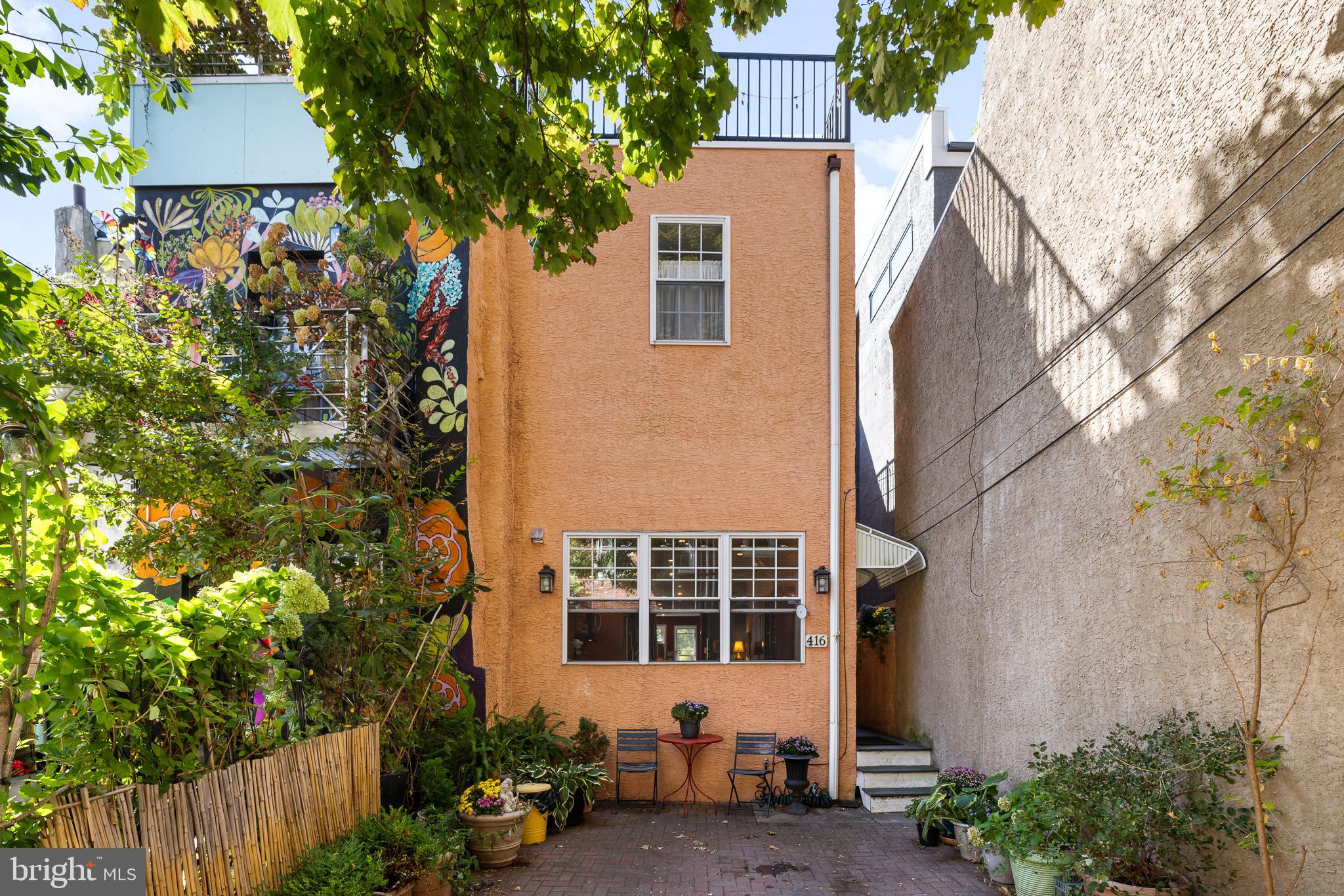 QUEEN VILLAGE - Residential