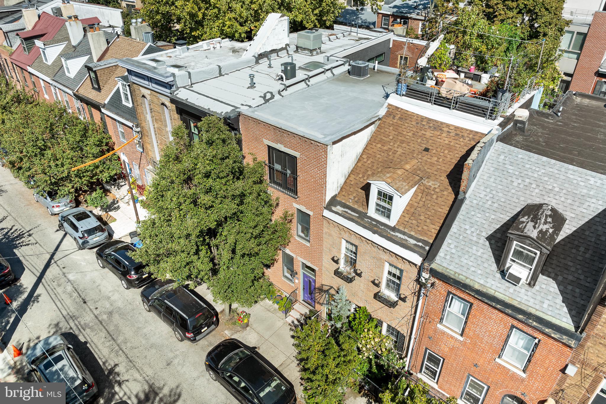 QUEEN VILLAGE - Residential