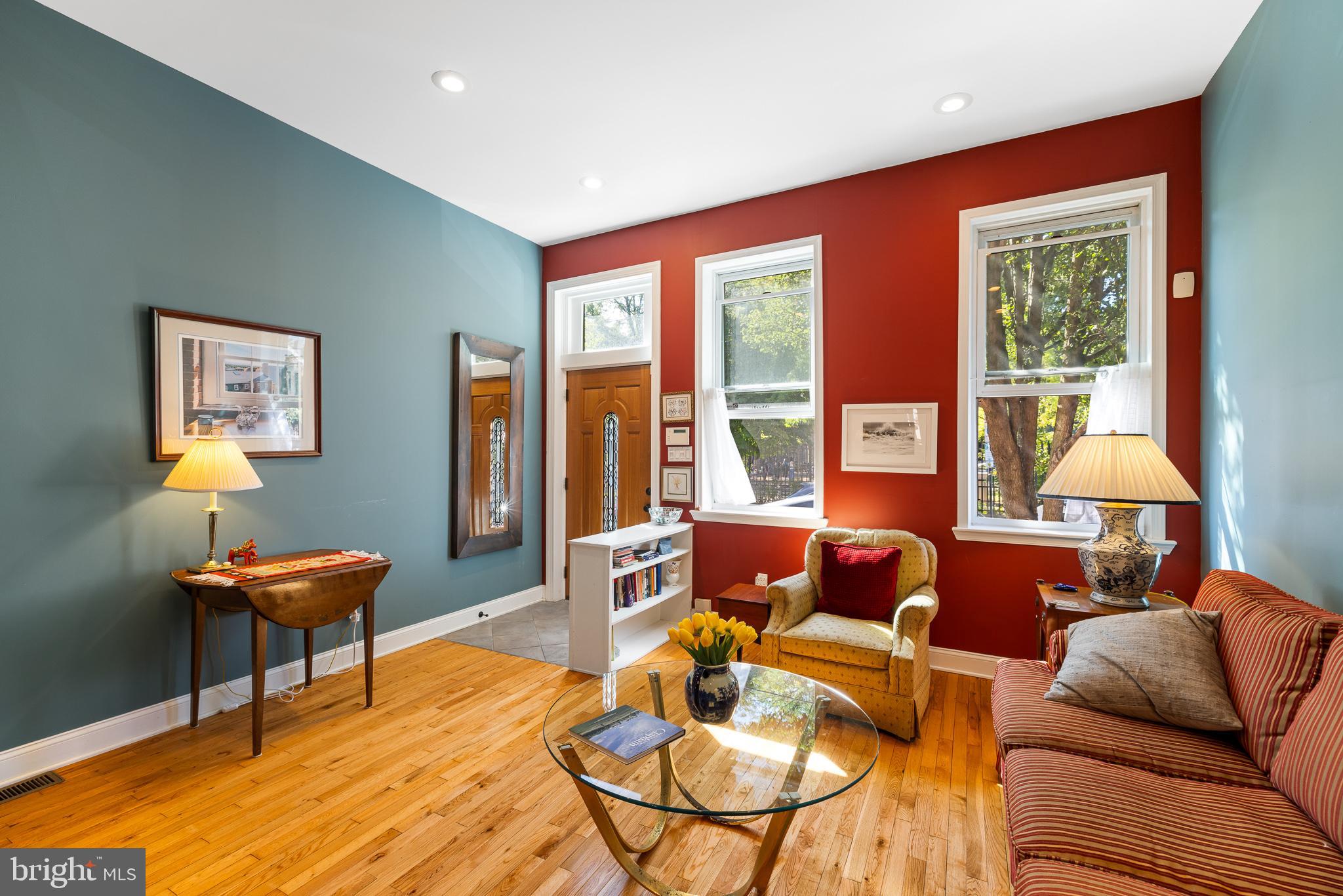 QUEEN VILLAGE - Residential