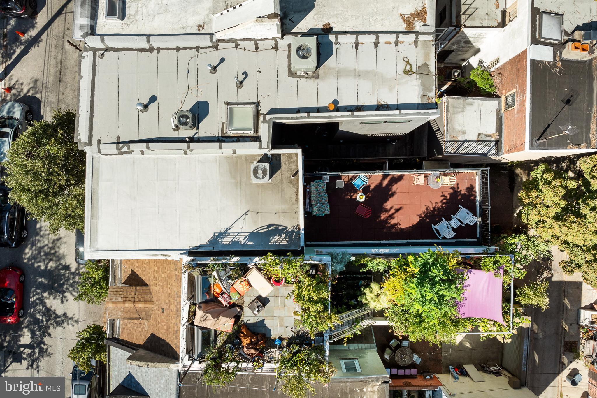 QUEEN VILLAGE - Residential