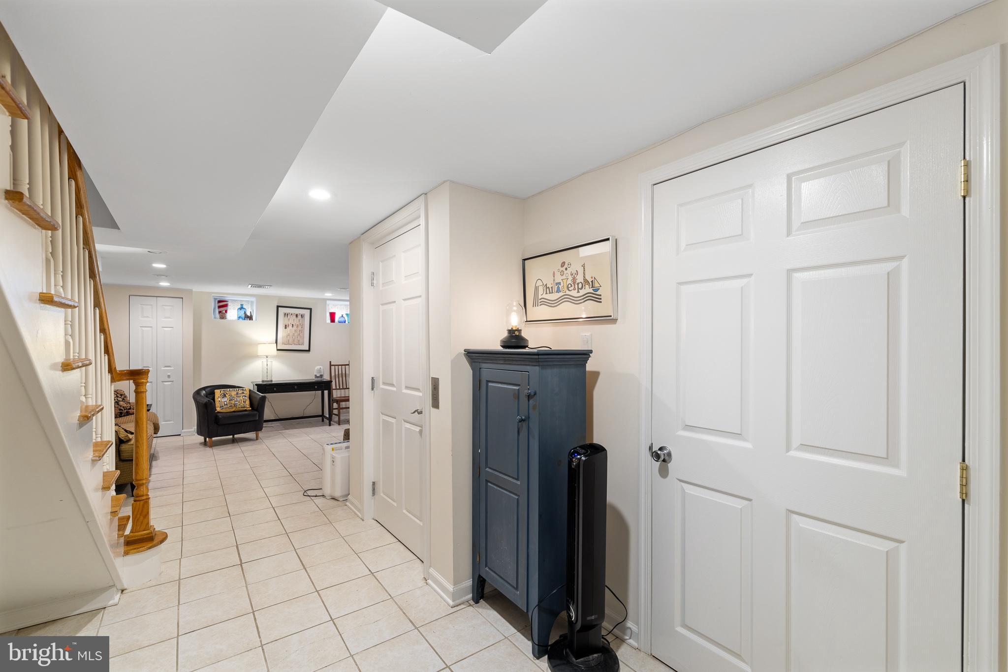 QUEEN VILLAGE - Residential