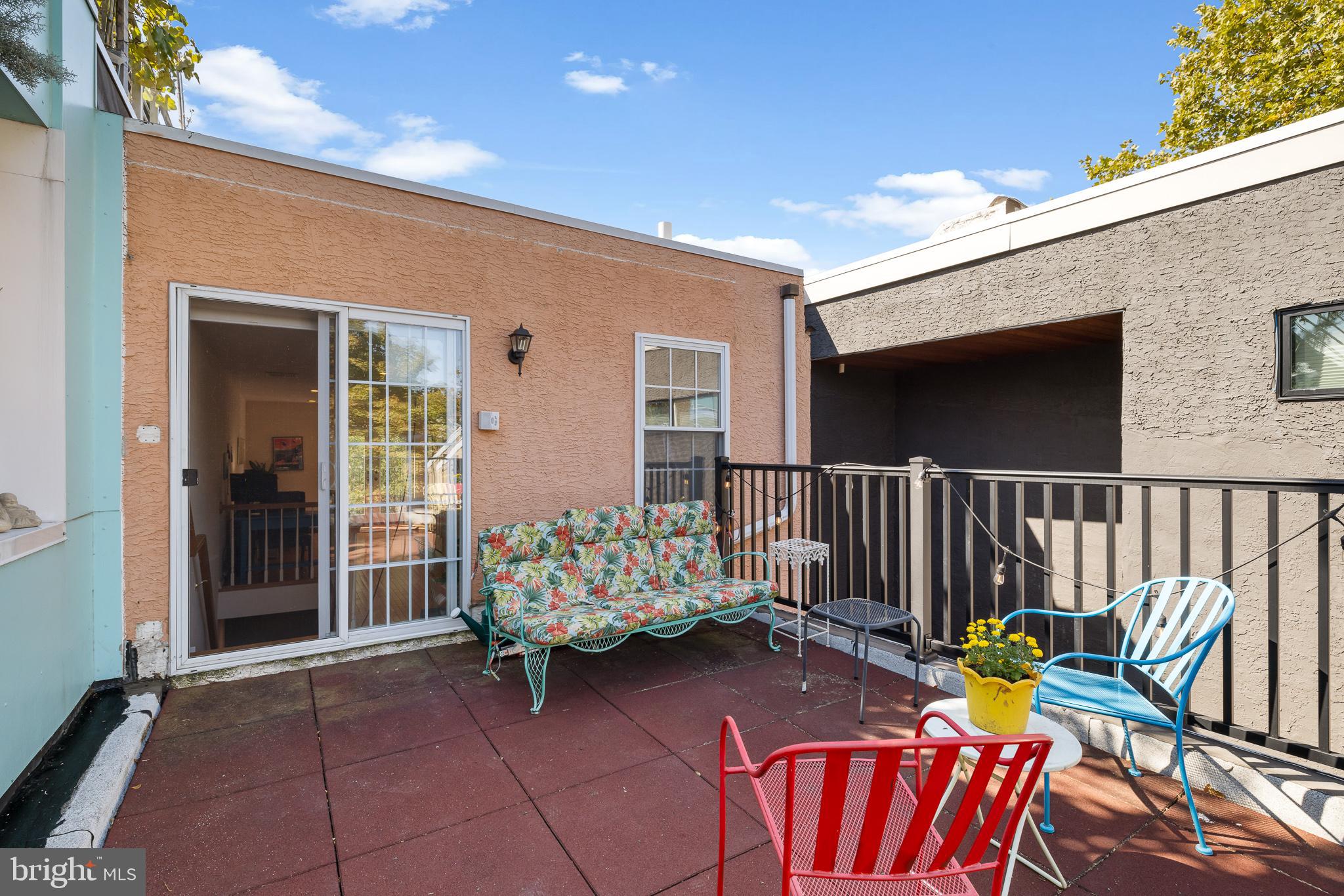 QUEEN VILLAGE - Residential