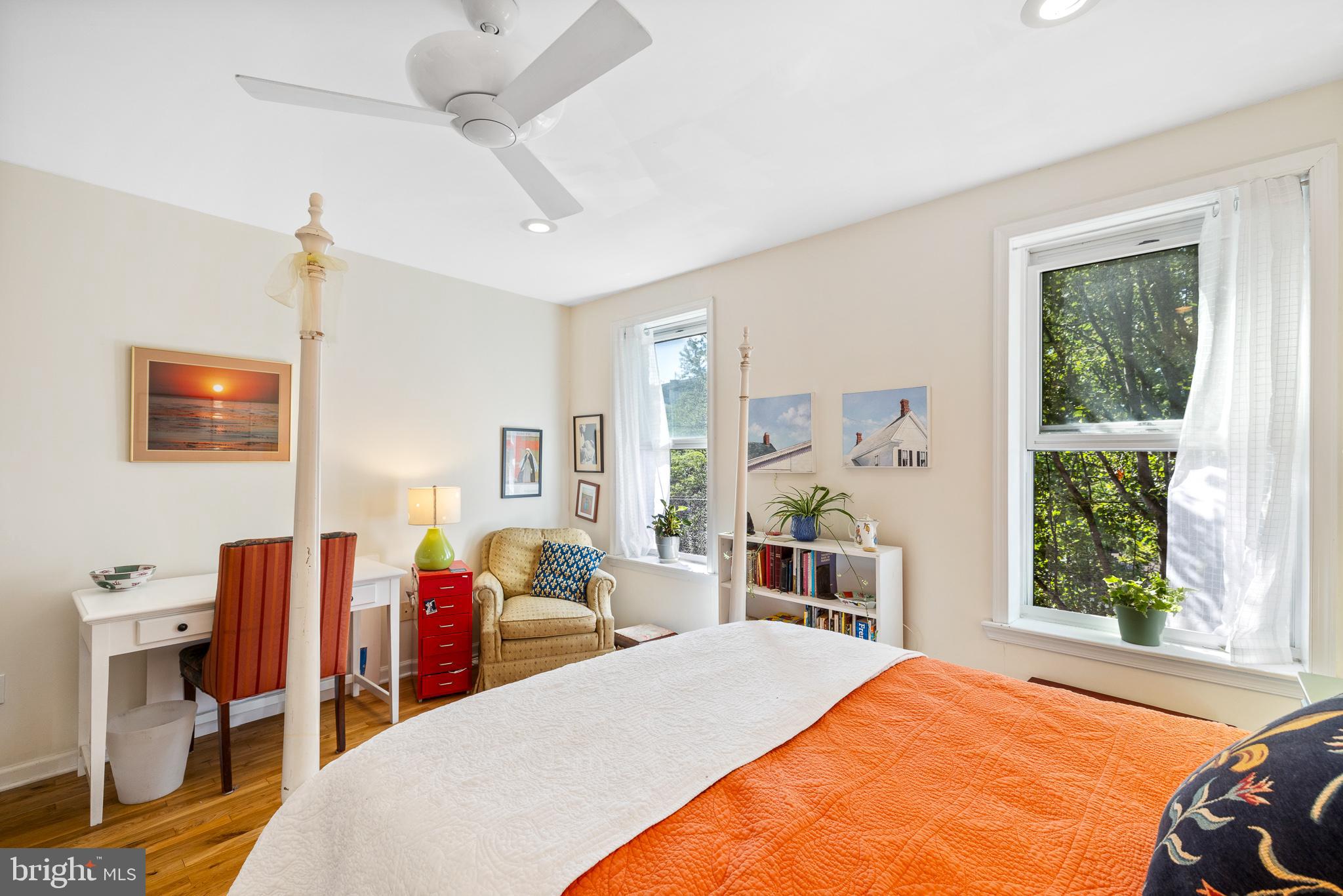 QUEEN VILLAGE - Residential