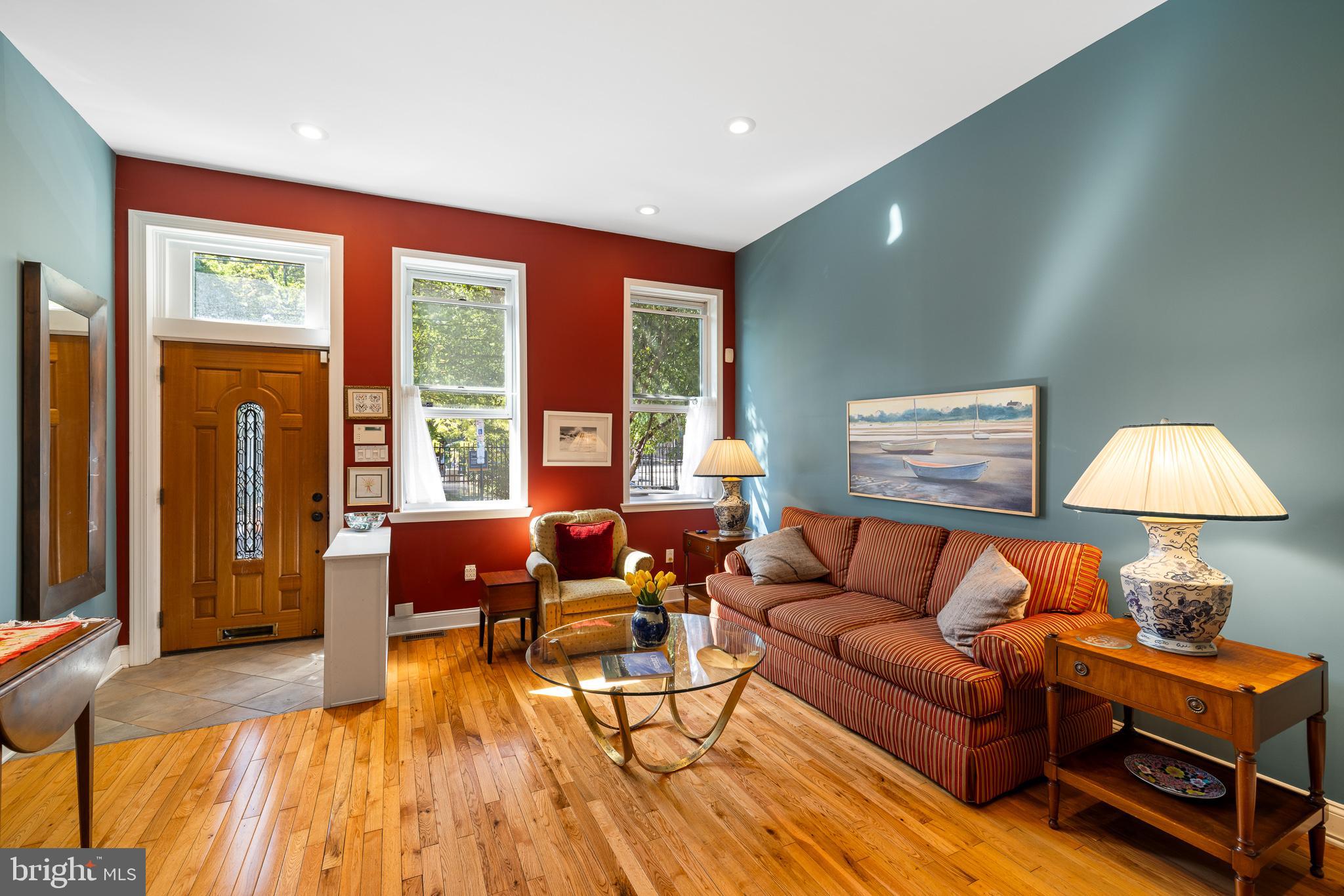 QUEEN VILLAGE - Residential