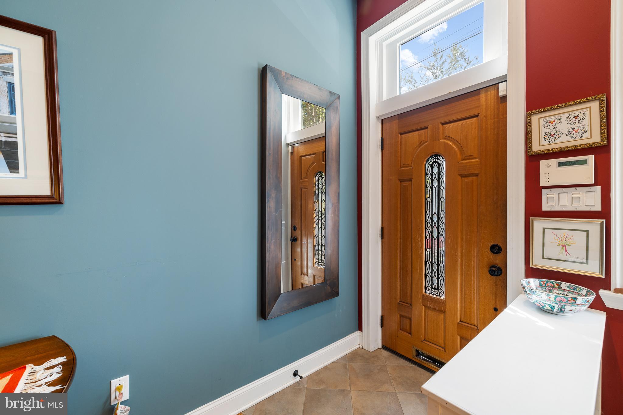 QUEEN VILLAGE - Residential