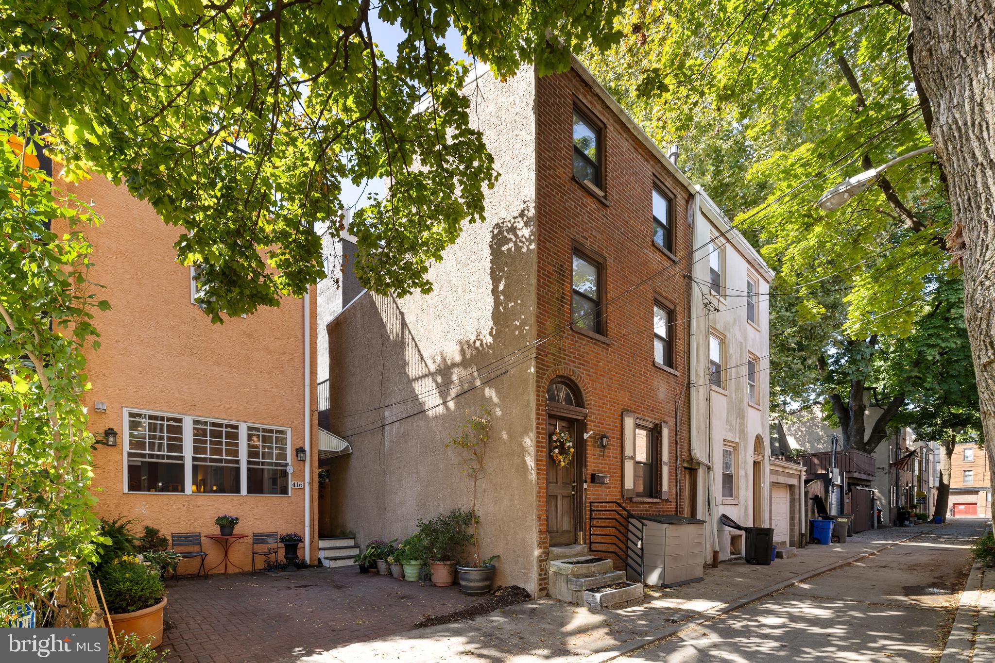 QUEEN VILLAGE - Residential