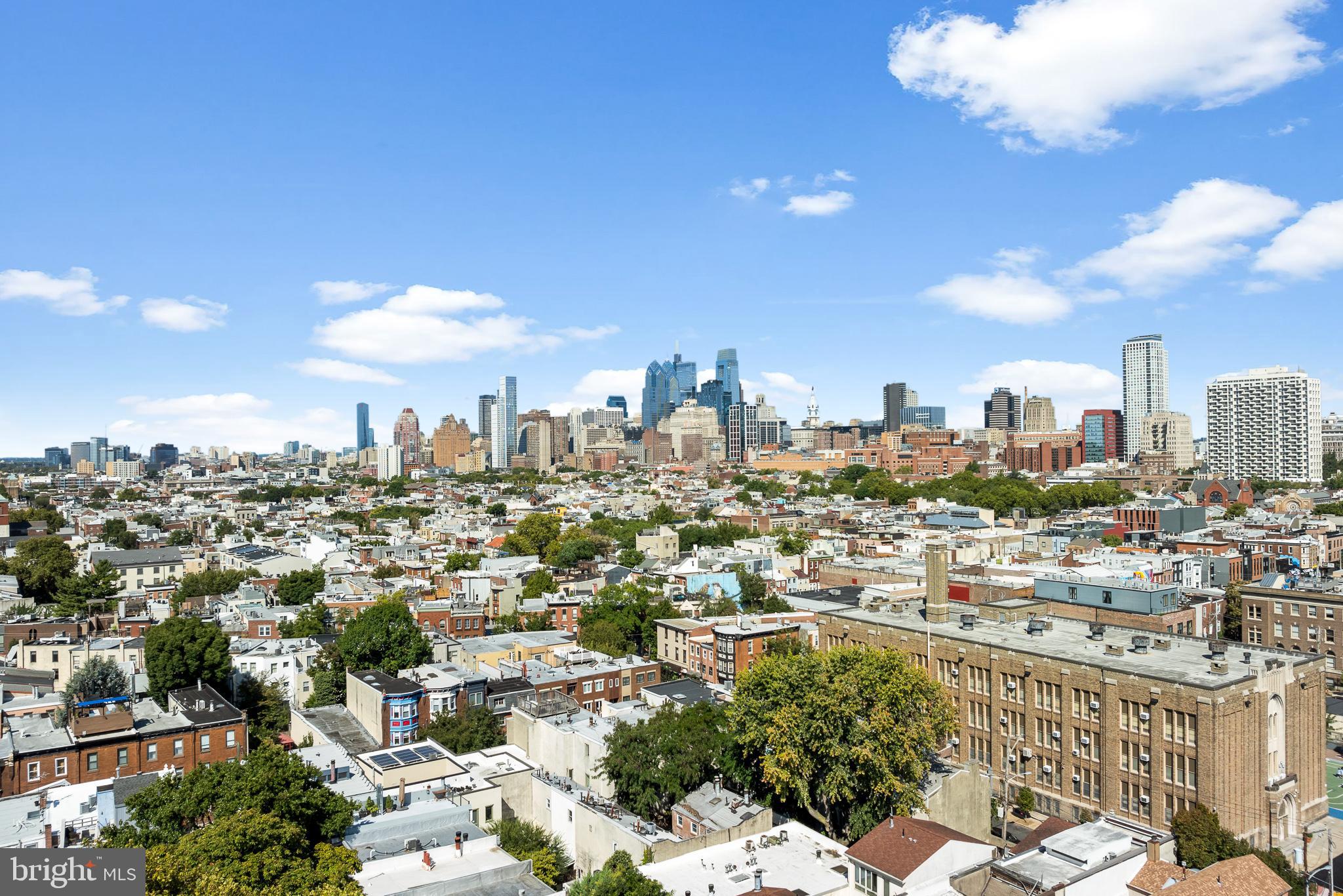 QUEEN VILLAGE - Residential