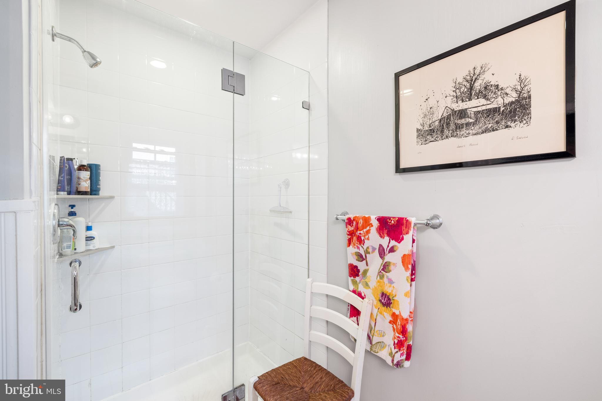 QUEEN VILLAGE - Residential