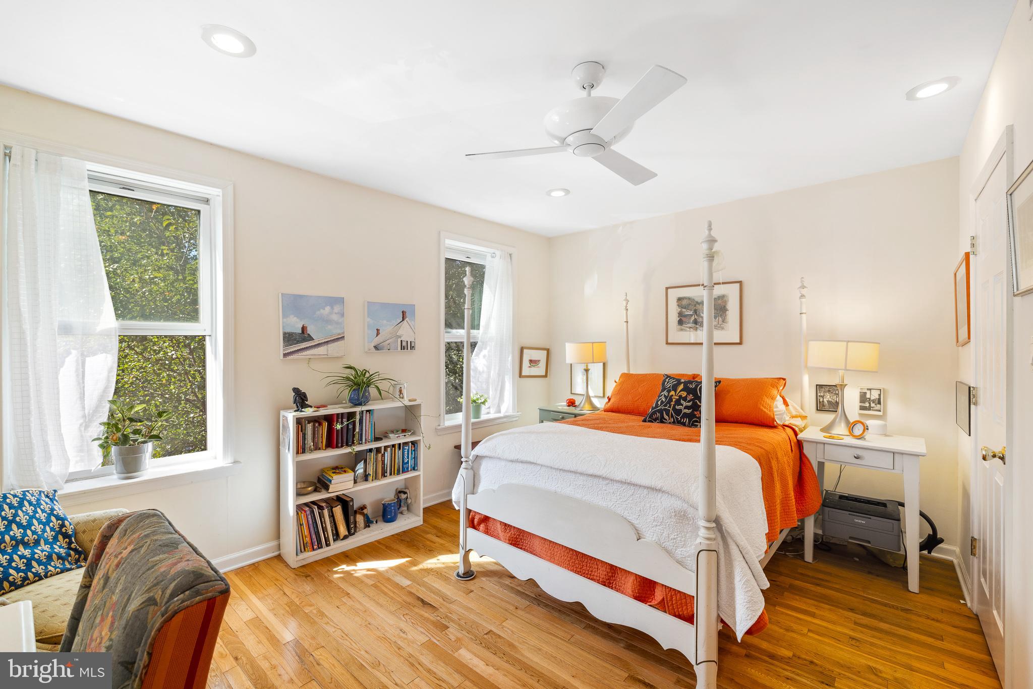 QUEEN VILLAGE - Residential