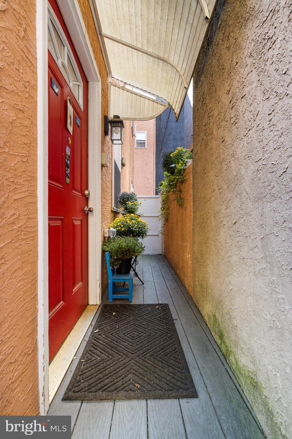 QUEEN VILLAGE - Residential