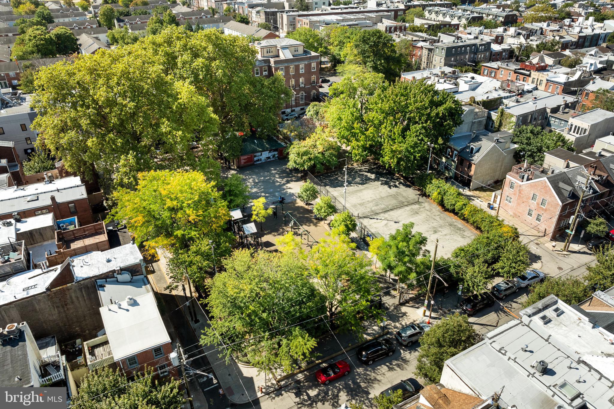 QUEEN VILLAGE - Residential
