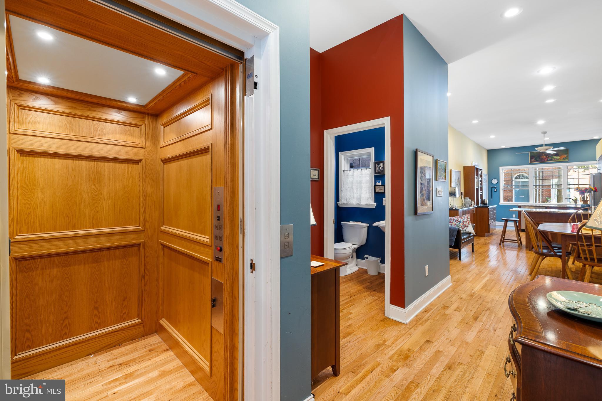 QUEEN VILLAGE - Residential