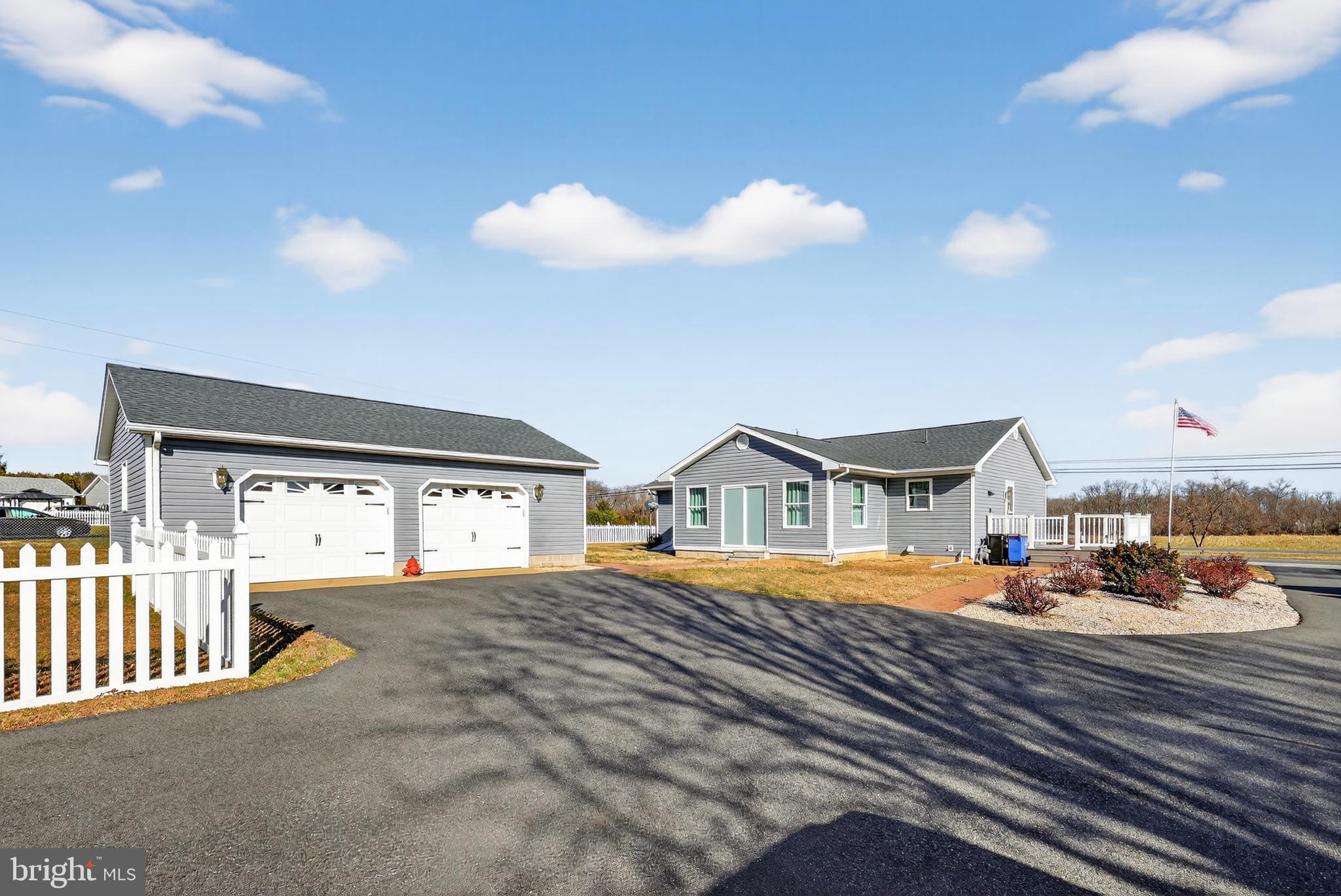 6215 N DUPONT HIGHWAY