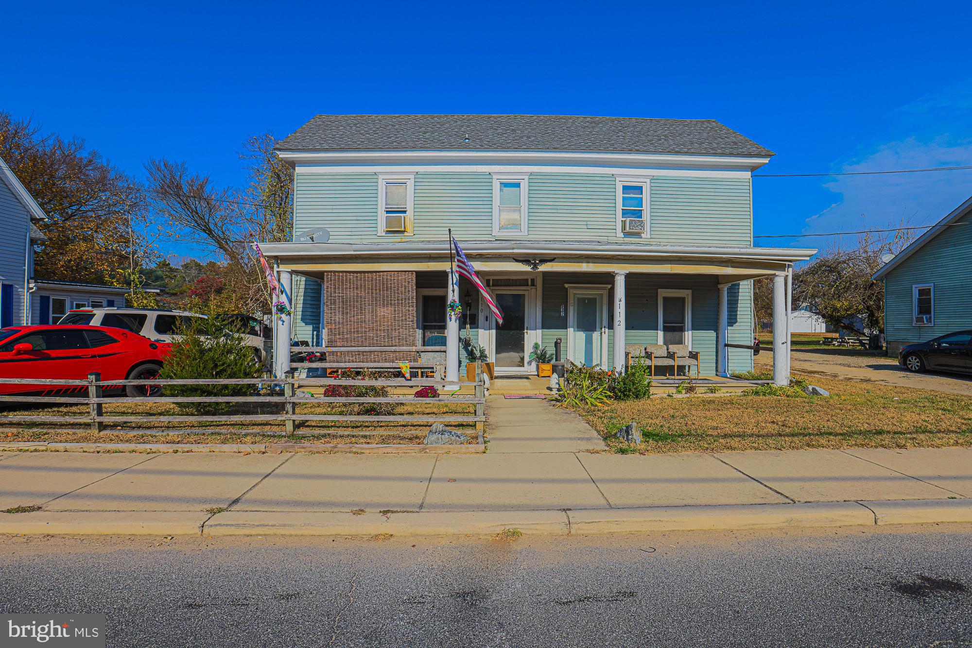 Main image without alt text