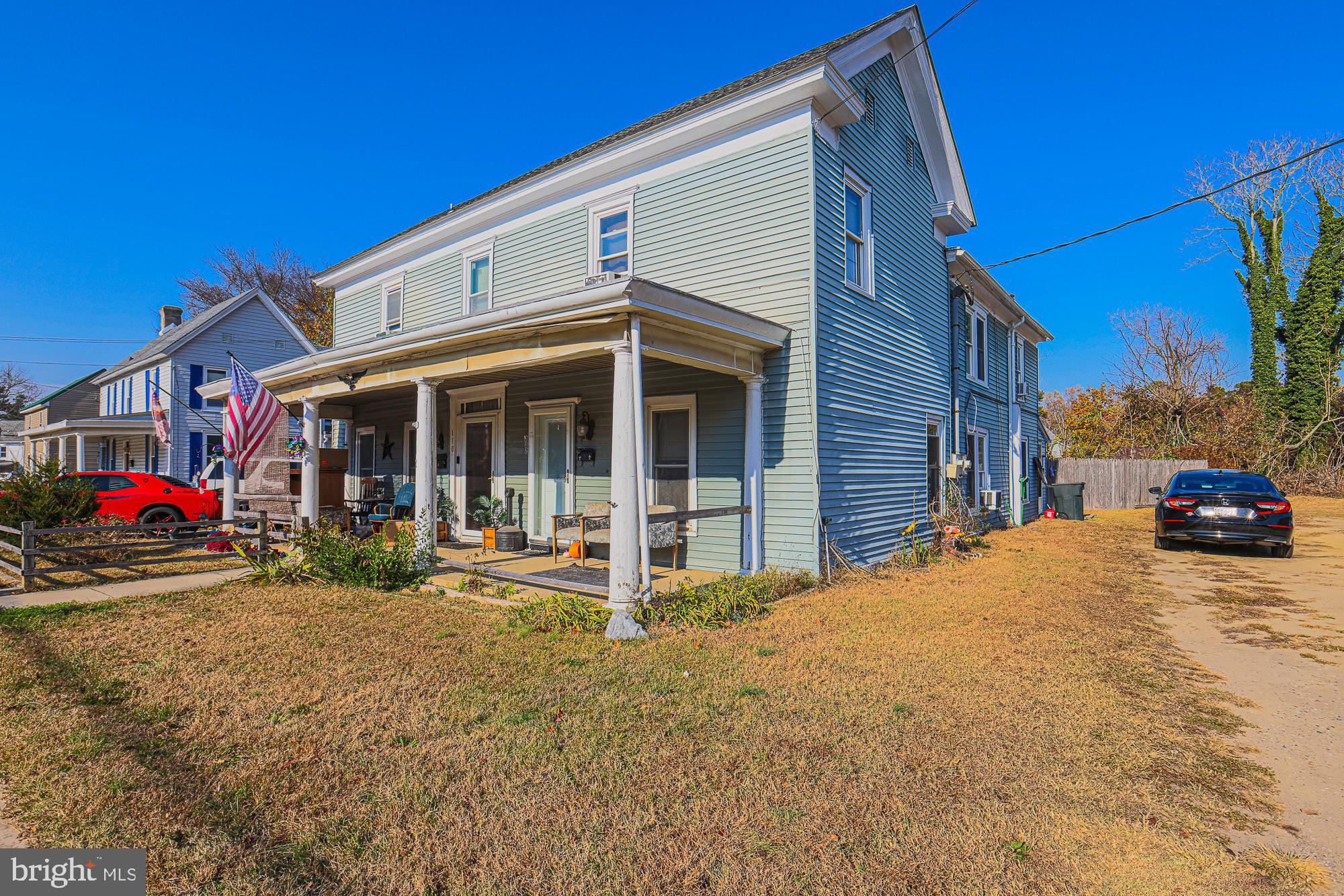 Main image without alt text