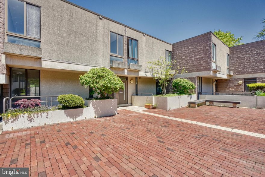 Wonderful 3 Bedroom, 2.5 Bath Townhome Style Condo In Convenient Neighborhood. Private Rear Patio. Underground Parking. Pool & Walking Paths. Lower Level Opens Directly Into Garage. Vaulted Ceilings. Master Bedroom With Private Bath & Walk-In Closet. Updated Kitchen & Separate Dining Room. Lots Of Space And A Great Place To Call Home.