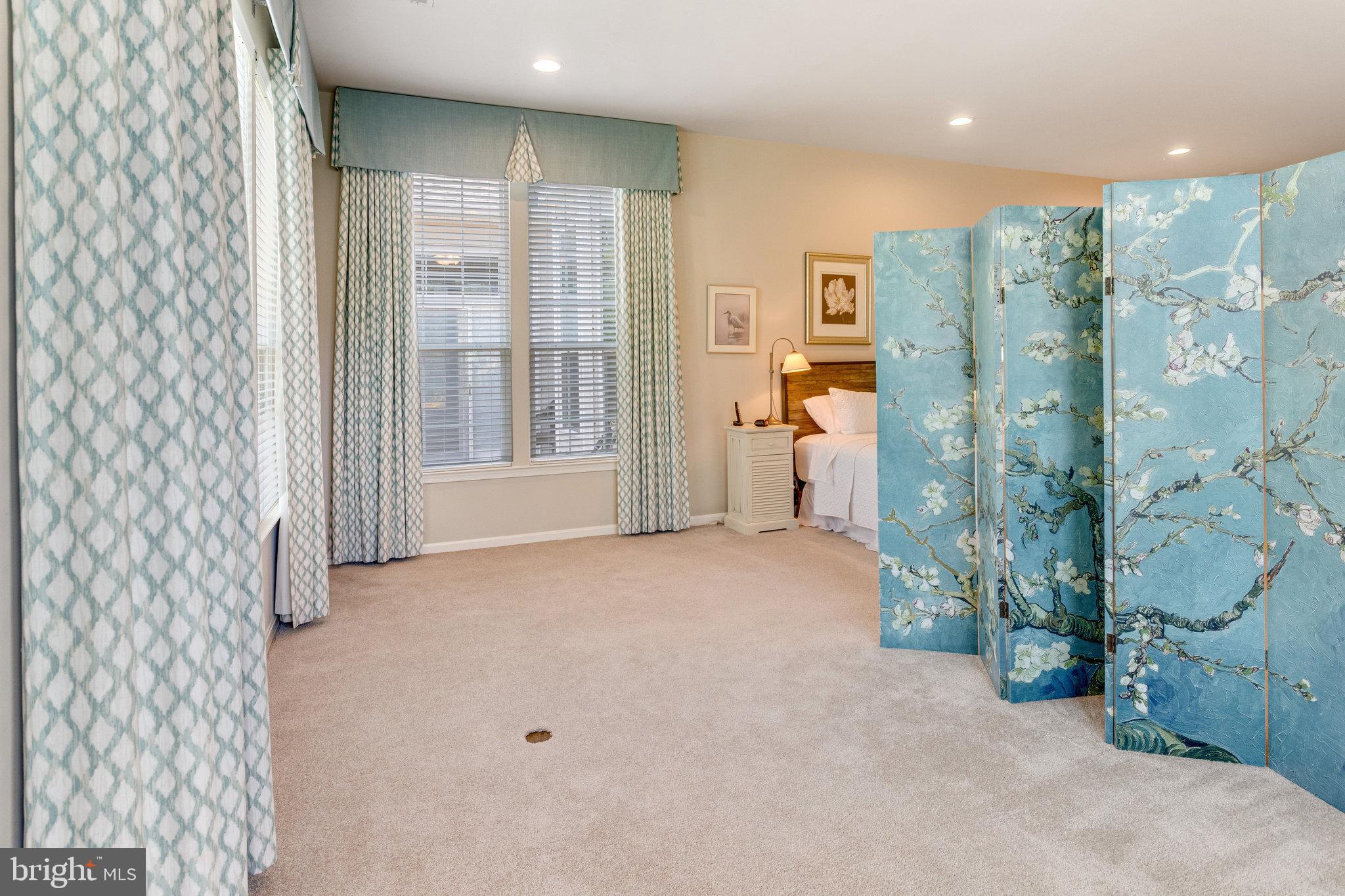 FOUR SEASONS IN HISTORIC VIRGINIA - Residential