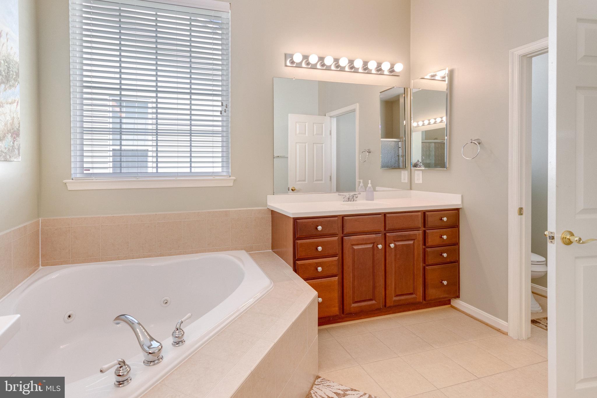 FOUR SEASONS IN HISTORIC VIRGINIA - Residential