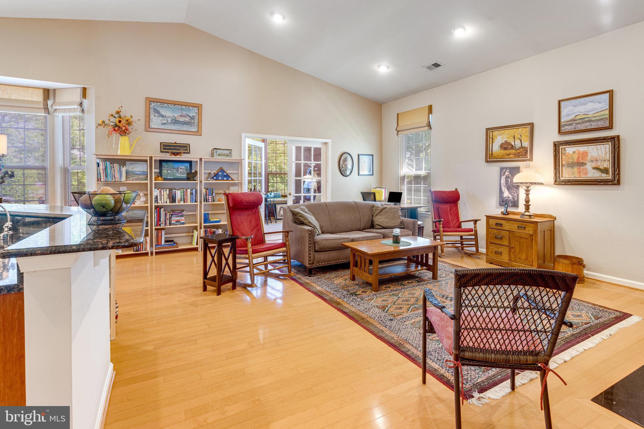 FOUR SEASONS IN HISTORIC VIRGINIA - Residential