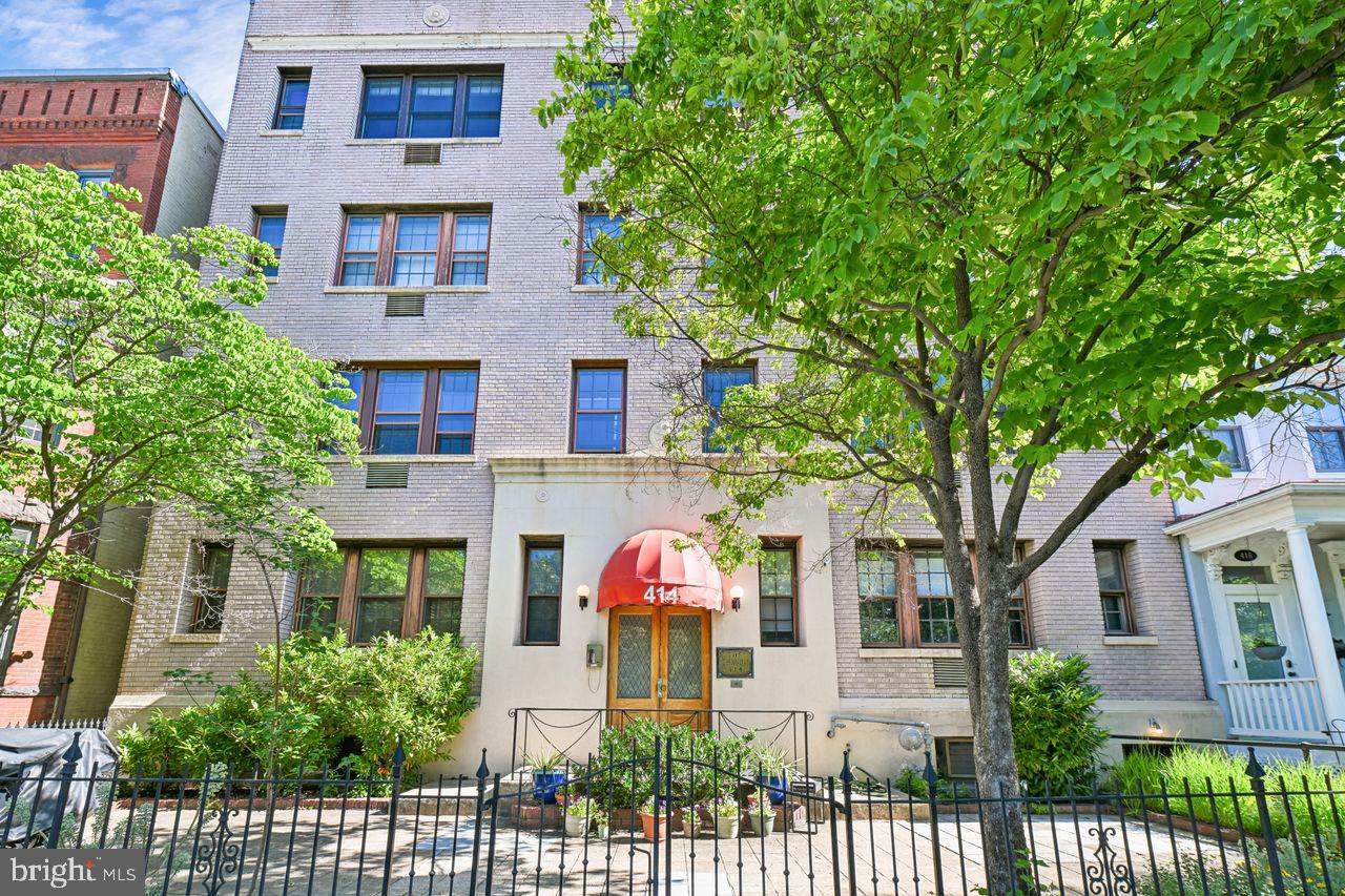 414 SEWARD SQUARE SE 104