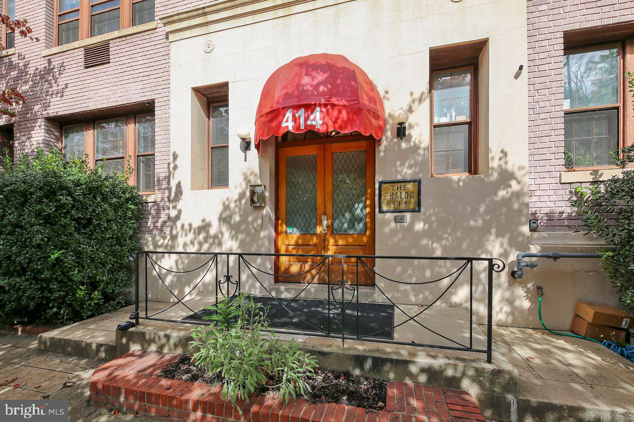 414 SEWARD SQUARE SE 104