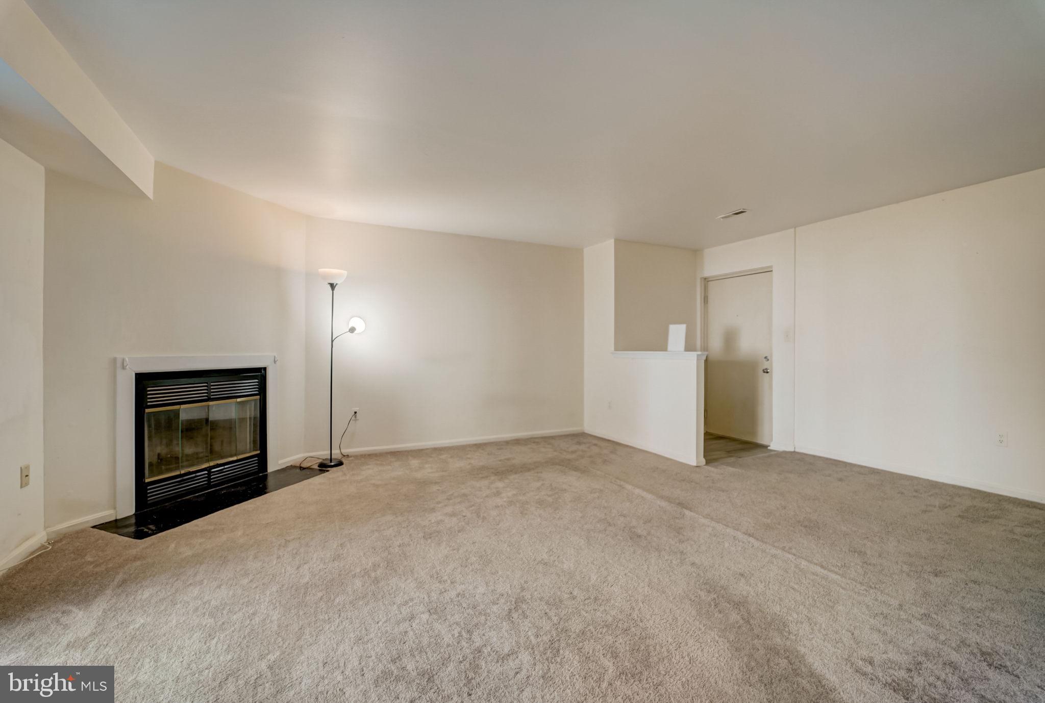 CROMWELL FOUNTAIN - Residential