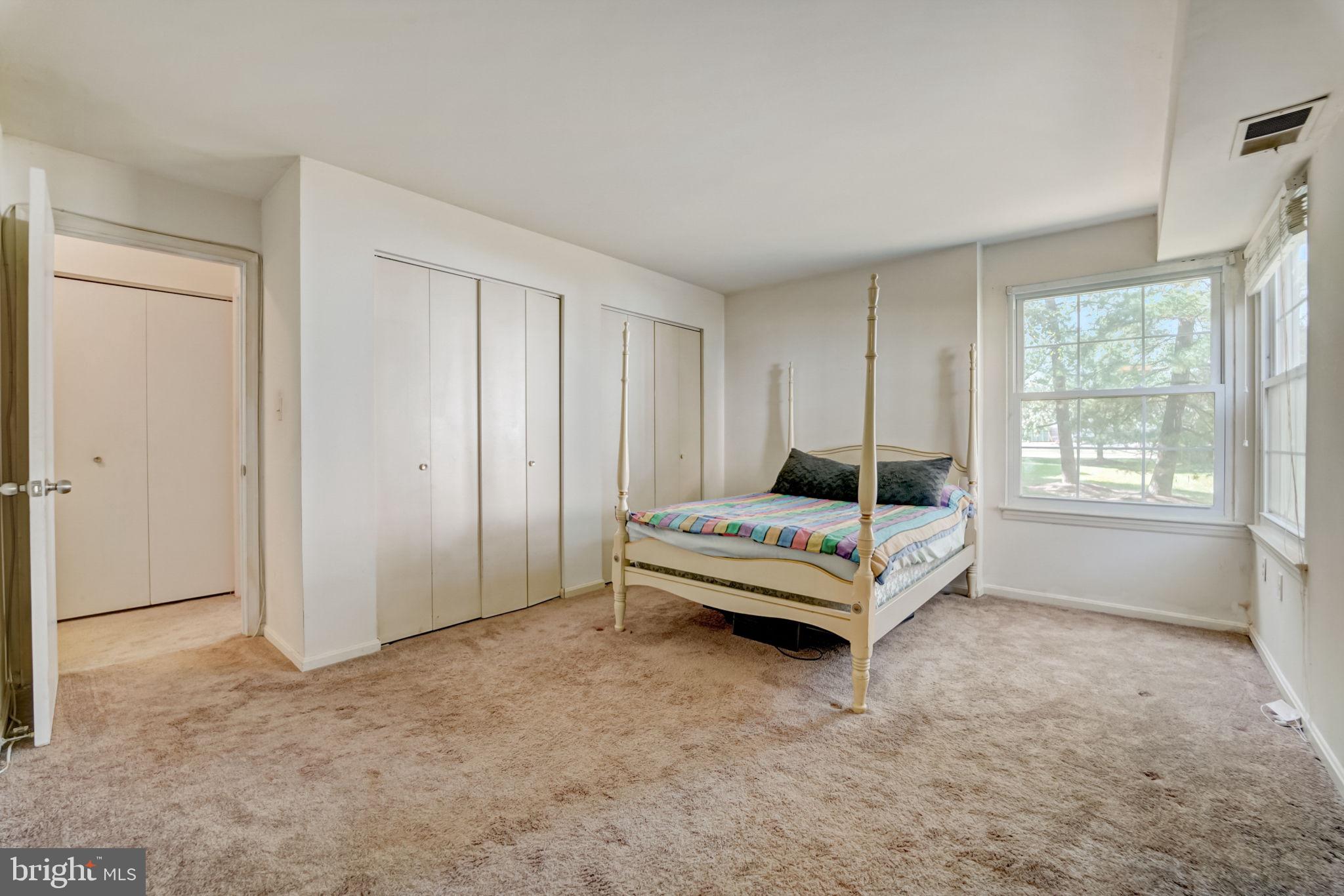 CROMWELL FOUNTAIN - Residential