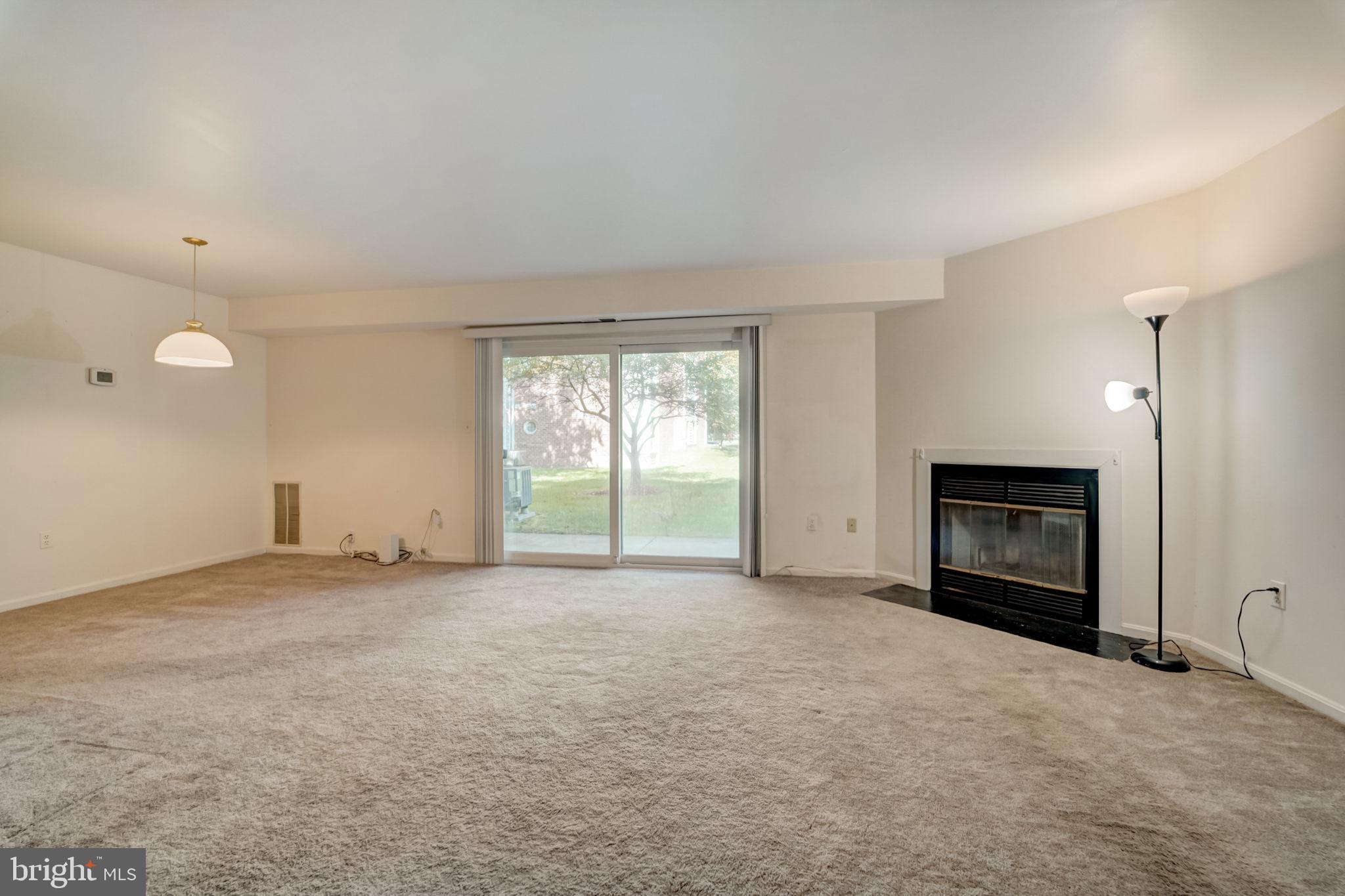 CROMWELL FOUNTAIN - Residential