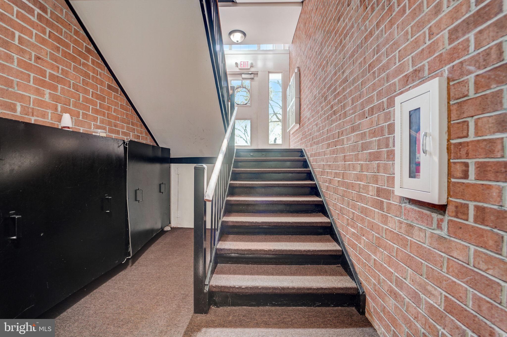 CROMWELL FOUNTAIN - Residential