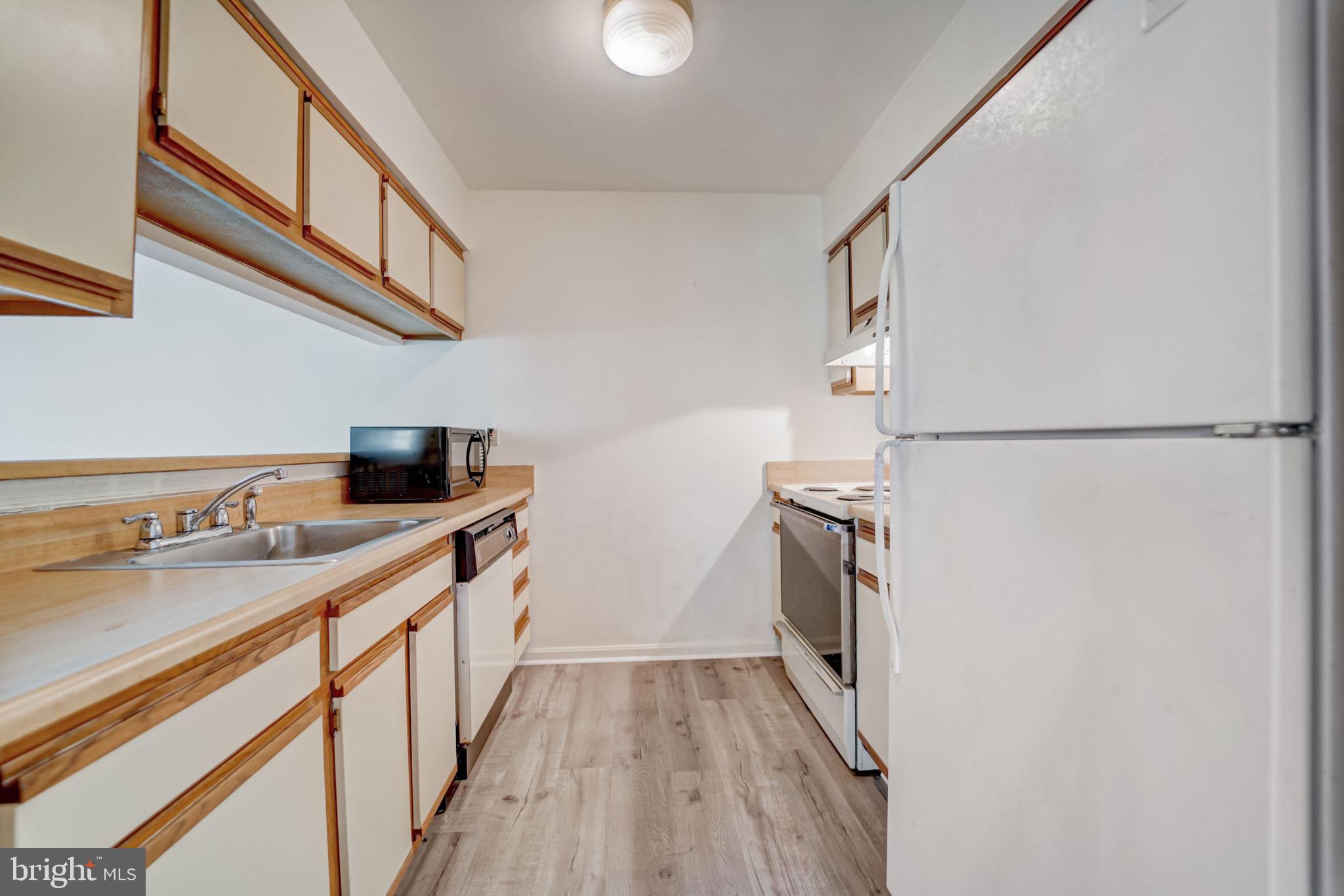 CROMWELL FOUNTAIN - Residential