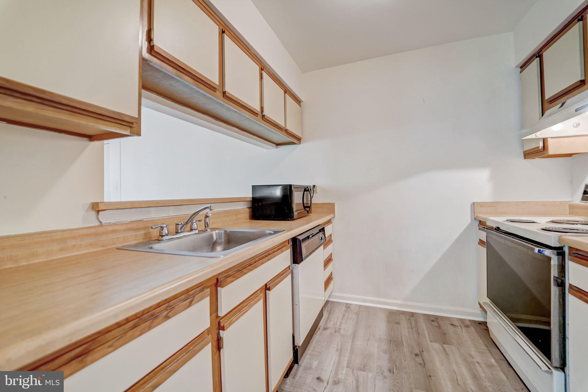 CROMWELL FOUNTAIN - Residential