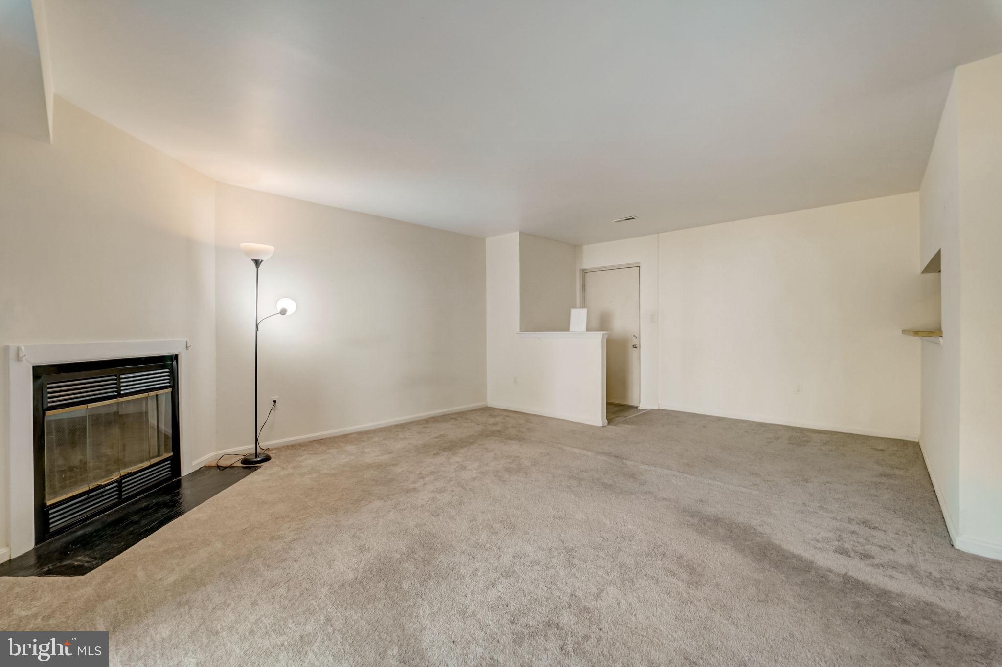 CROMWELL FOUNTAIN - Residential