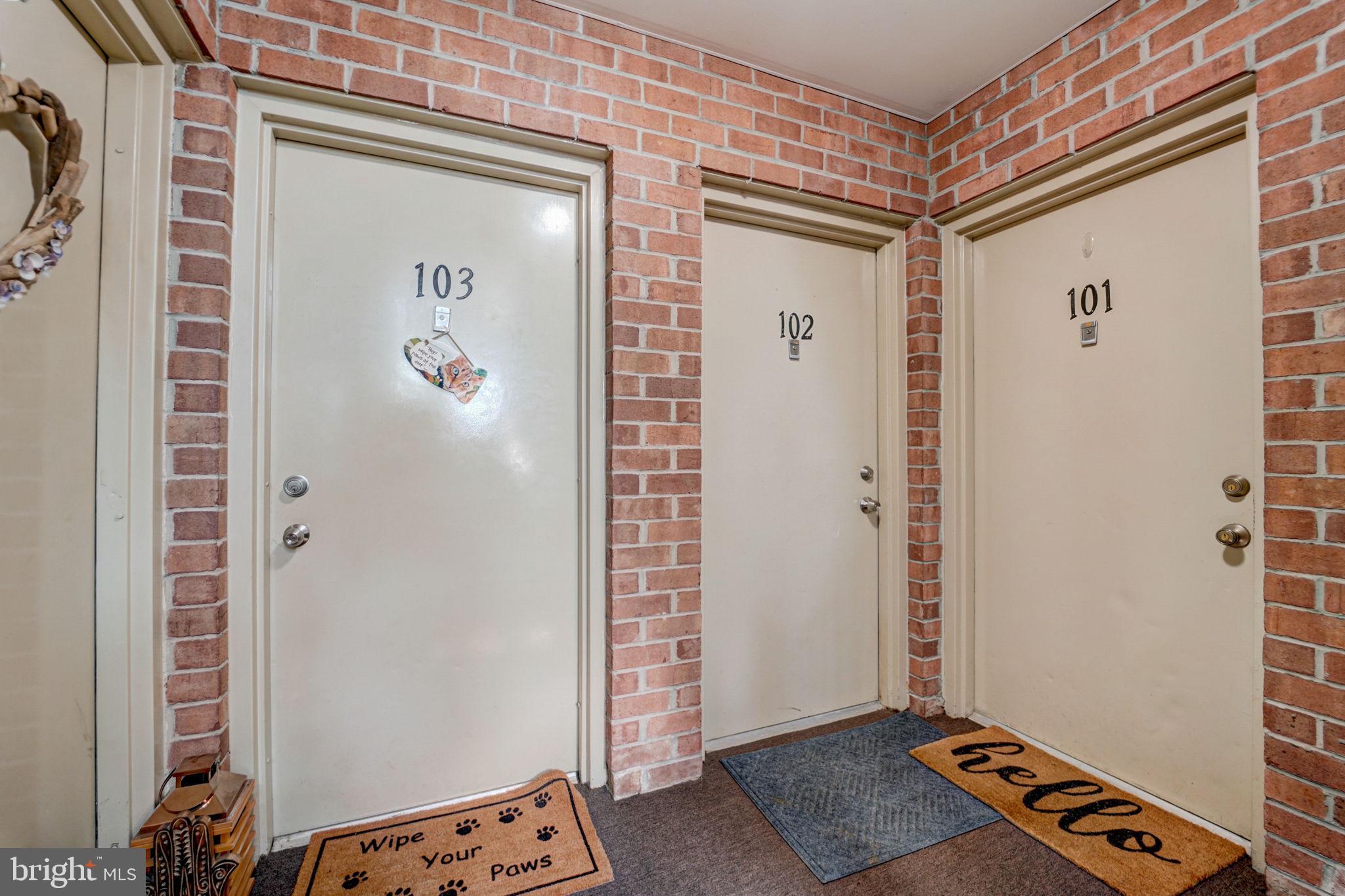 CROMWELL FOUNTAIN - Residential