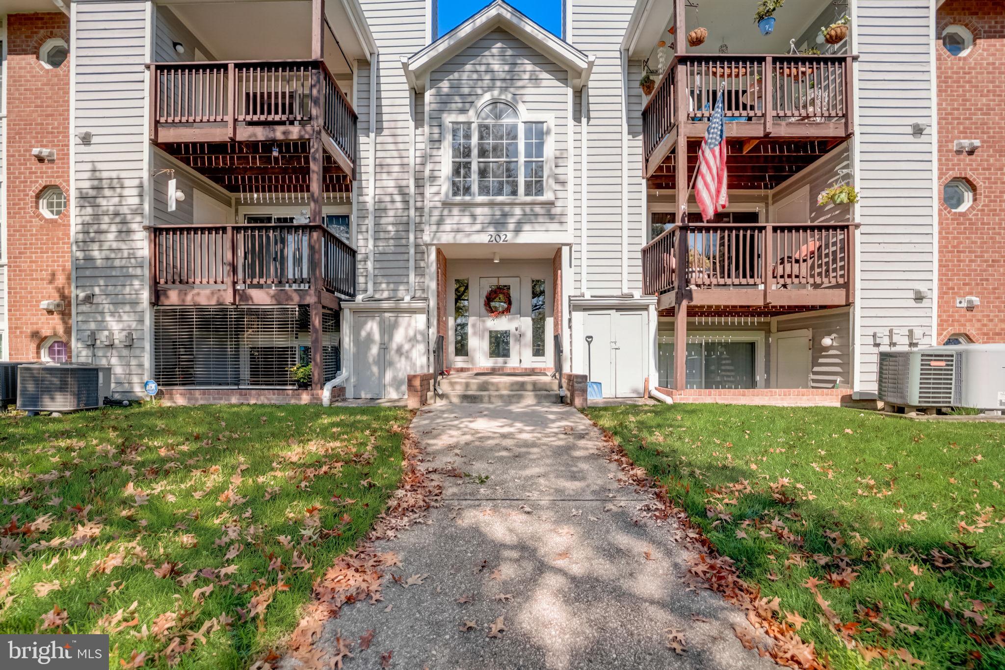 CROMWELL FOUNTAIN - Residential