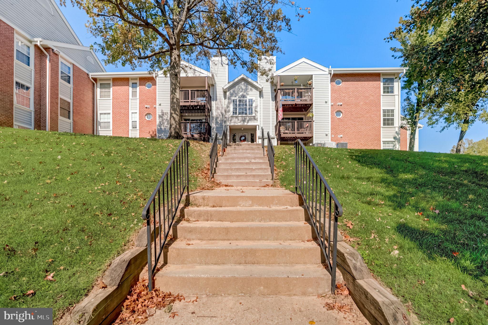 CROMWELL FOUNTAIN - Residential