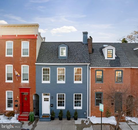 Townhouse For Sale - 616 S Washington St<br/> BALTIMORE, MD 21231