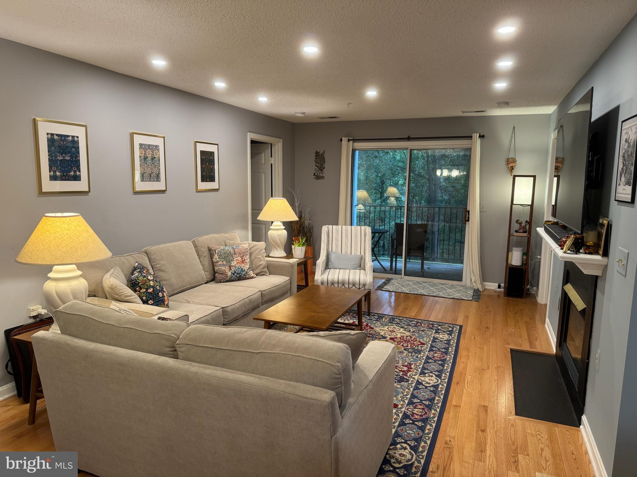 DECOVERLY - Residential Lease