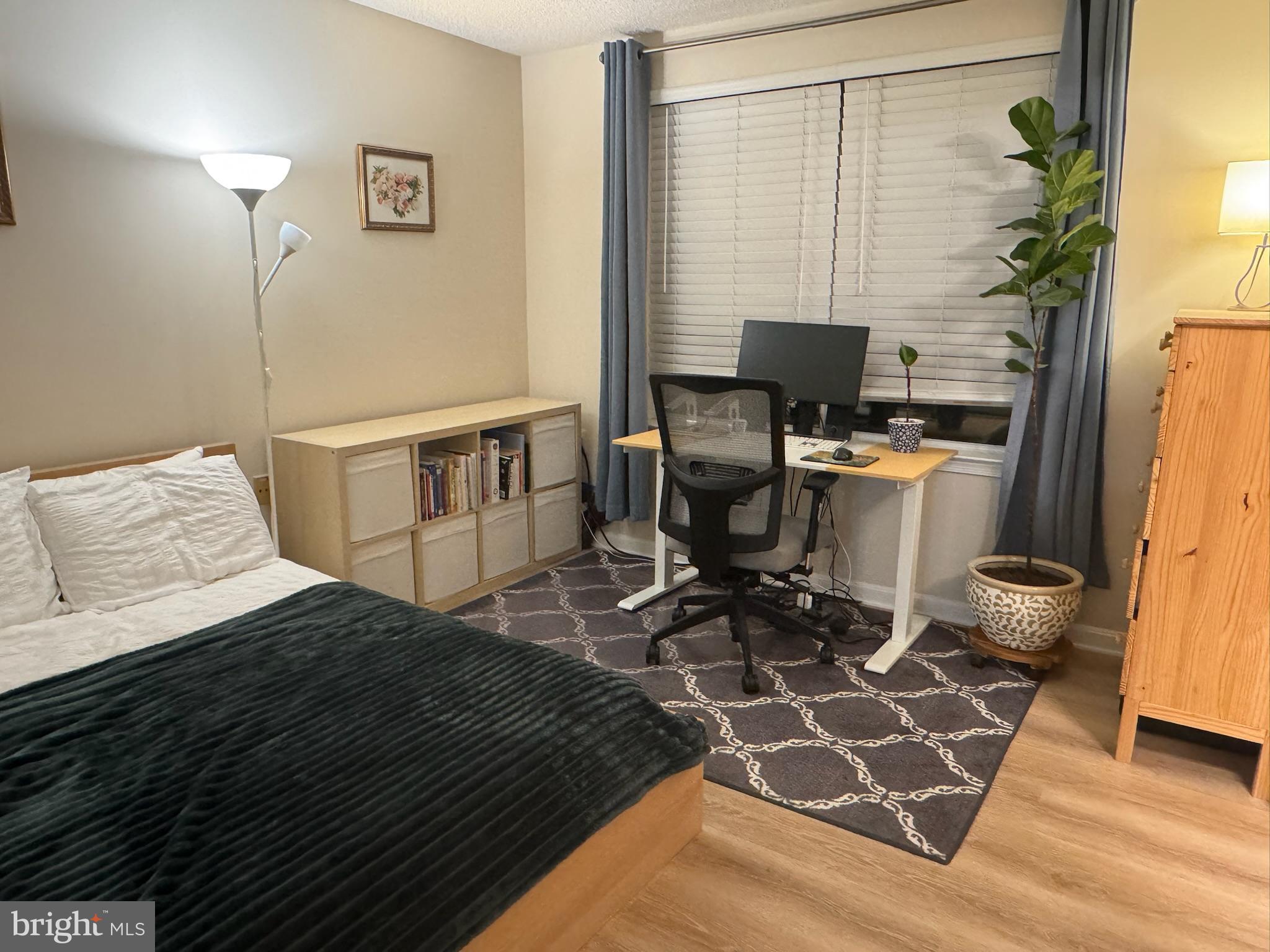 DECOVERLY - Residential Lease