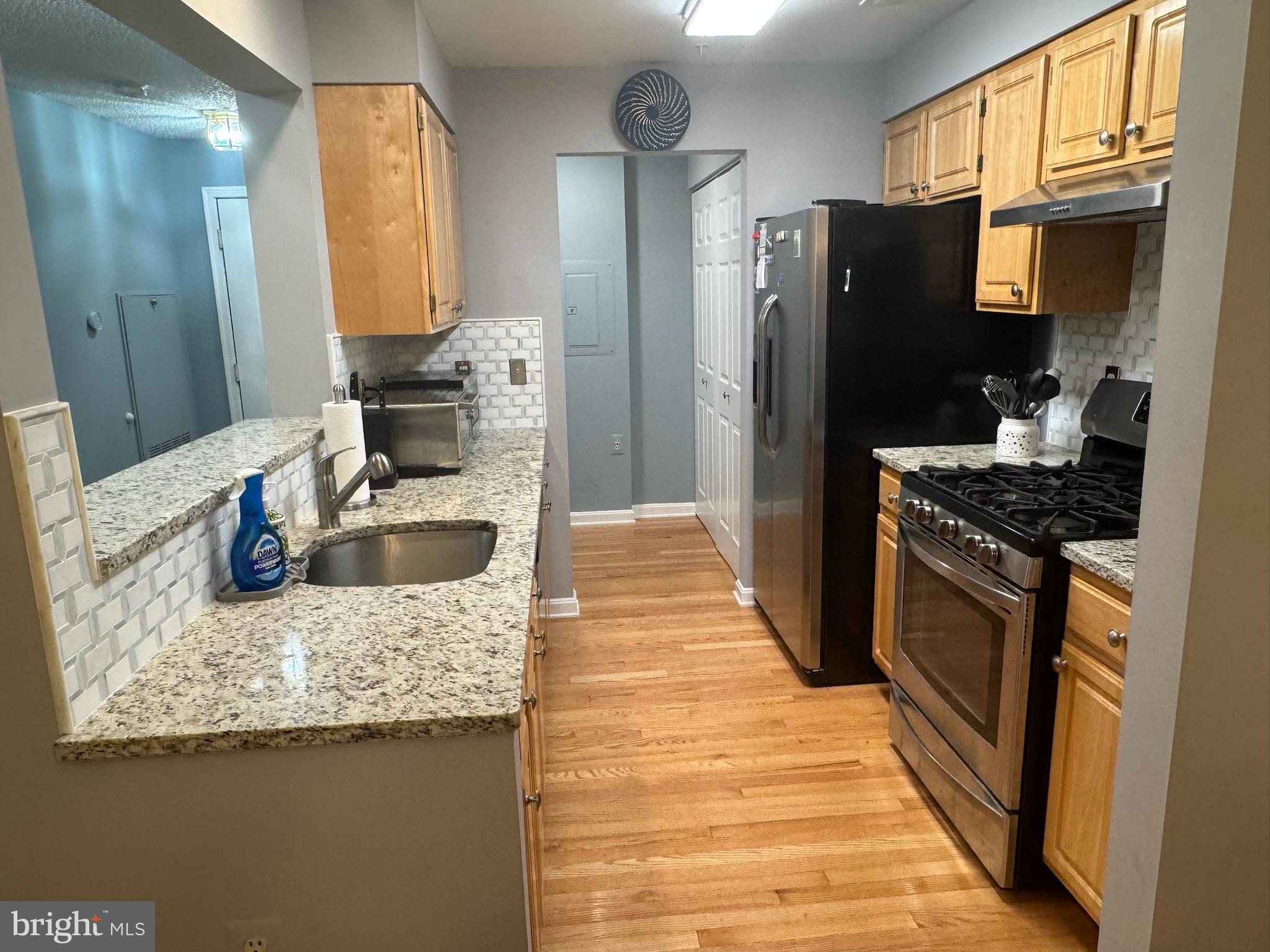 DECOVERLY - Residential Lease