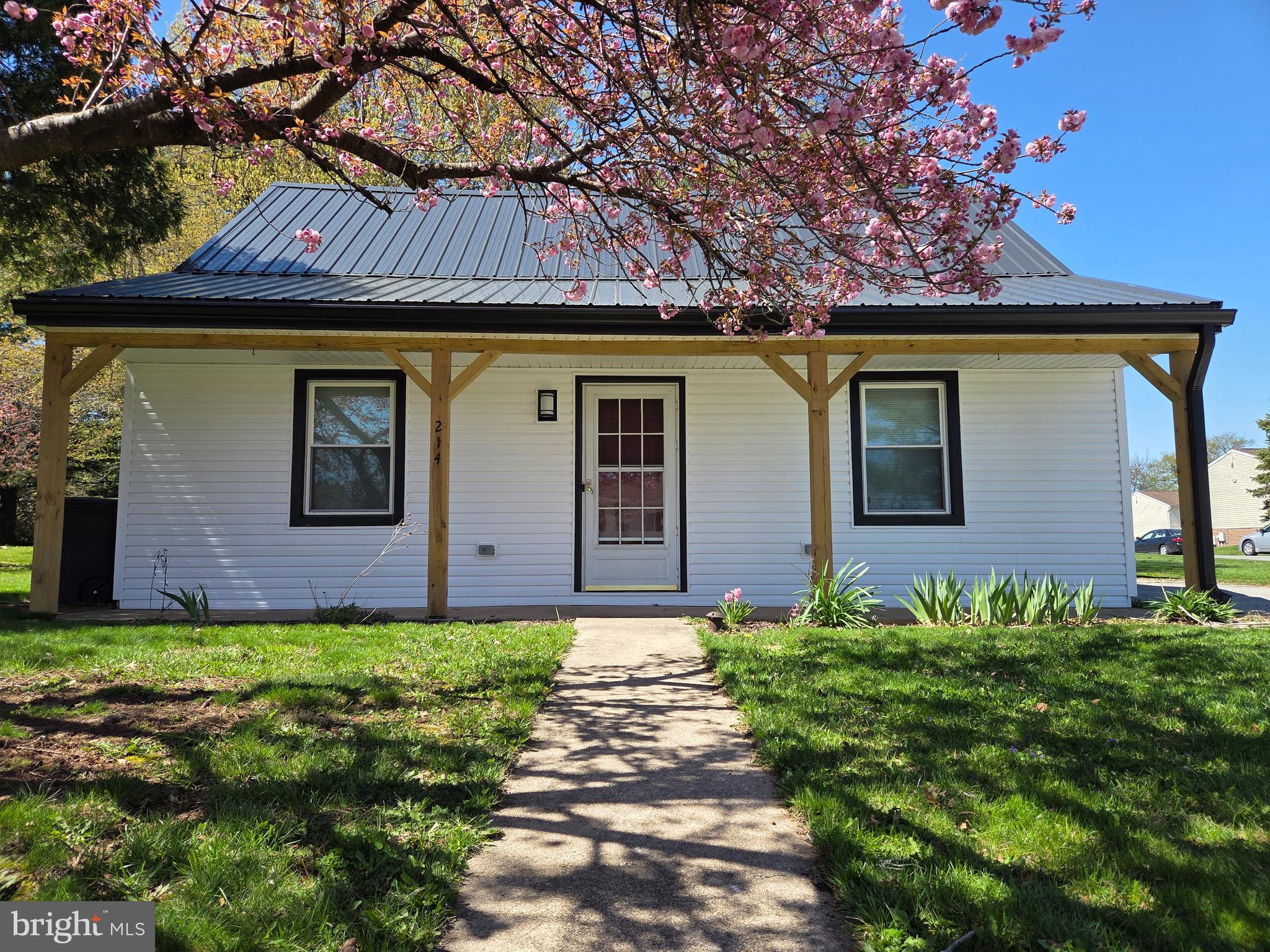 214 N LIVERPOOL STREET