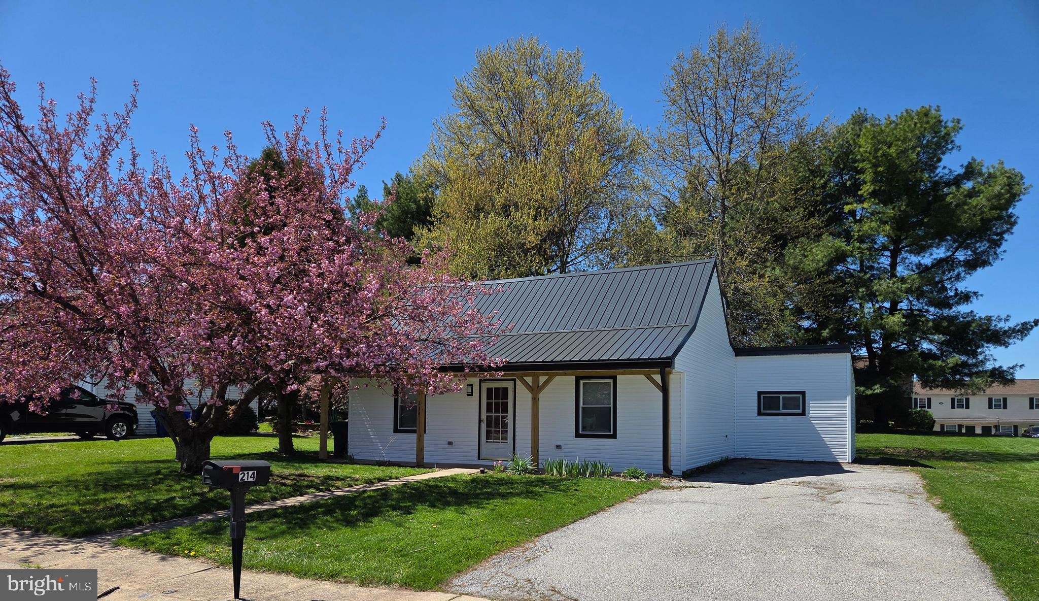 214 N LIVERPOOL STREET