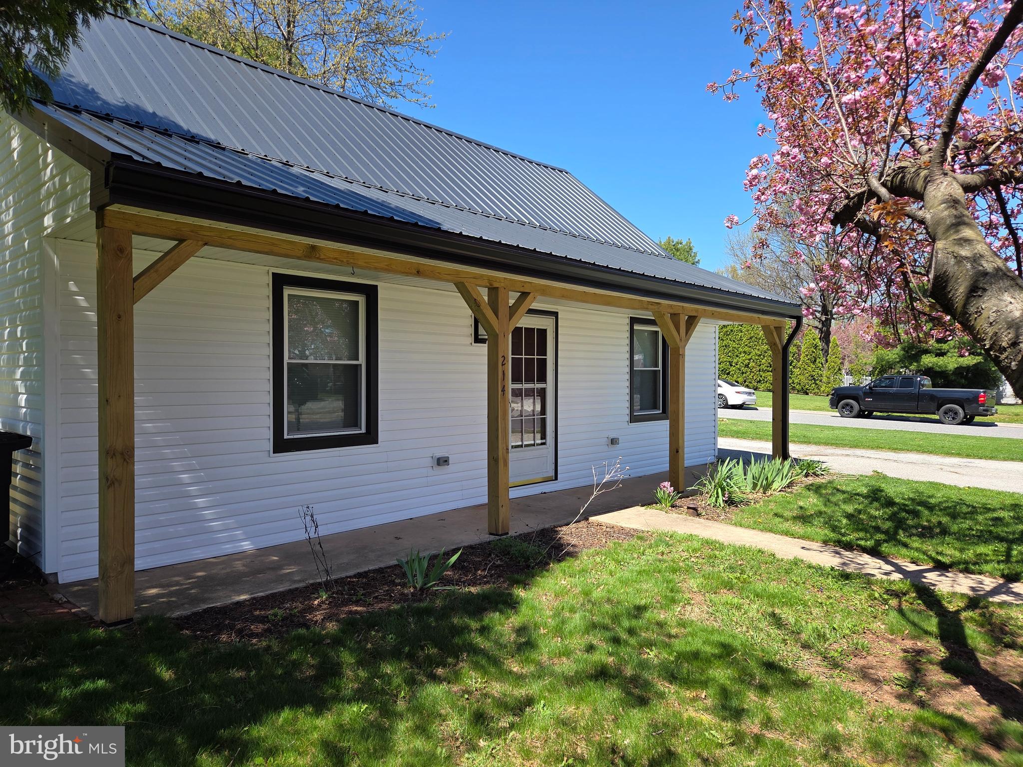 214 N LIVERPOOL STREET