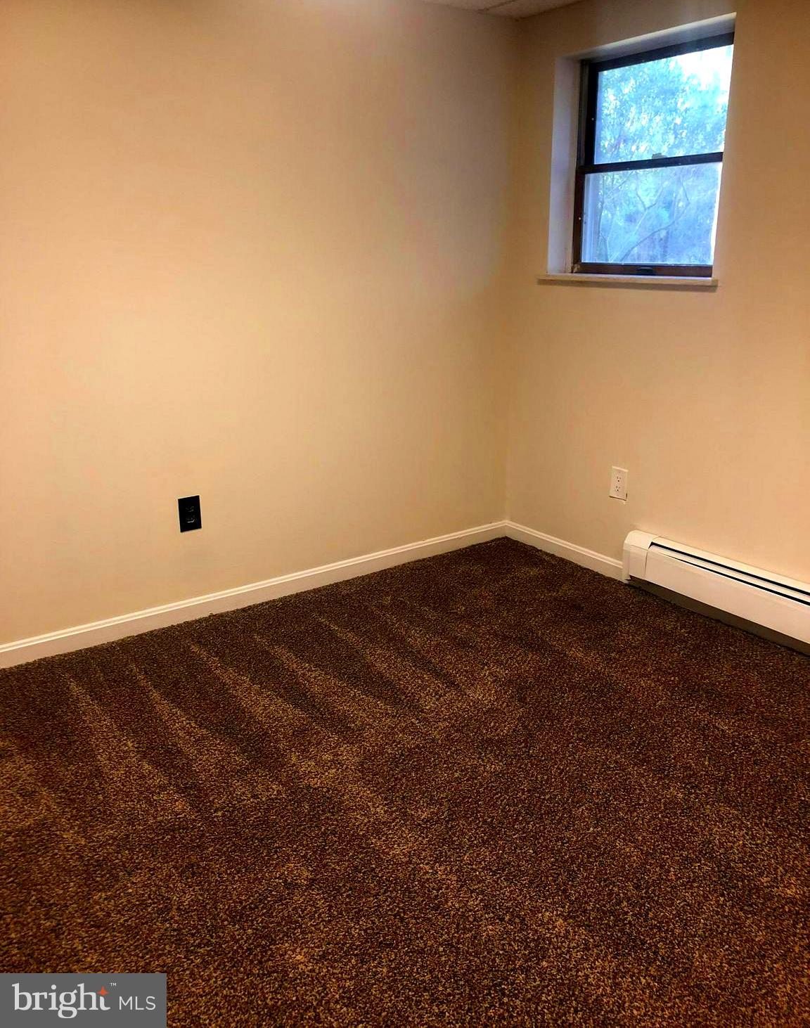 WOODLAND BEACH - Residential Lease