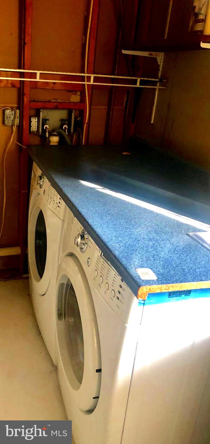 WOODLAND BEACH - Residential Lease