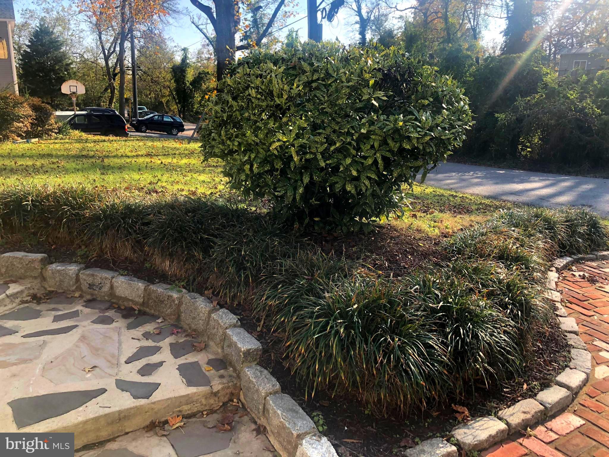 WOODLAND BEACH - Residential Lease