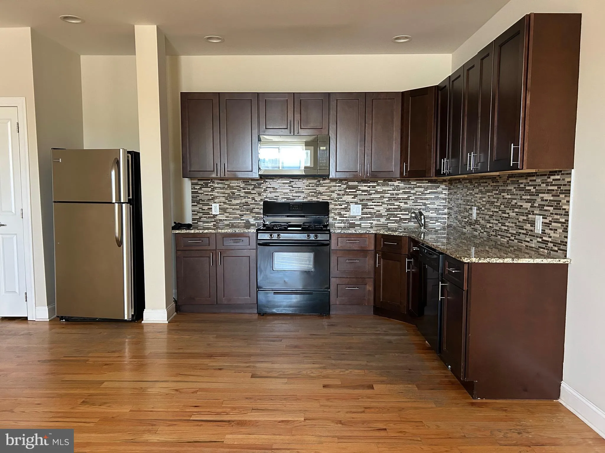 Philadelphia, Pennsylvania 19147, United States, 2 Bedrooms Bedrooms, ,2 BathroomsBathrooms,Residential,Pending,24007