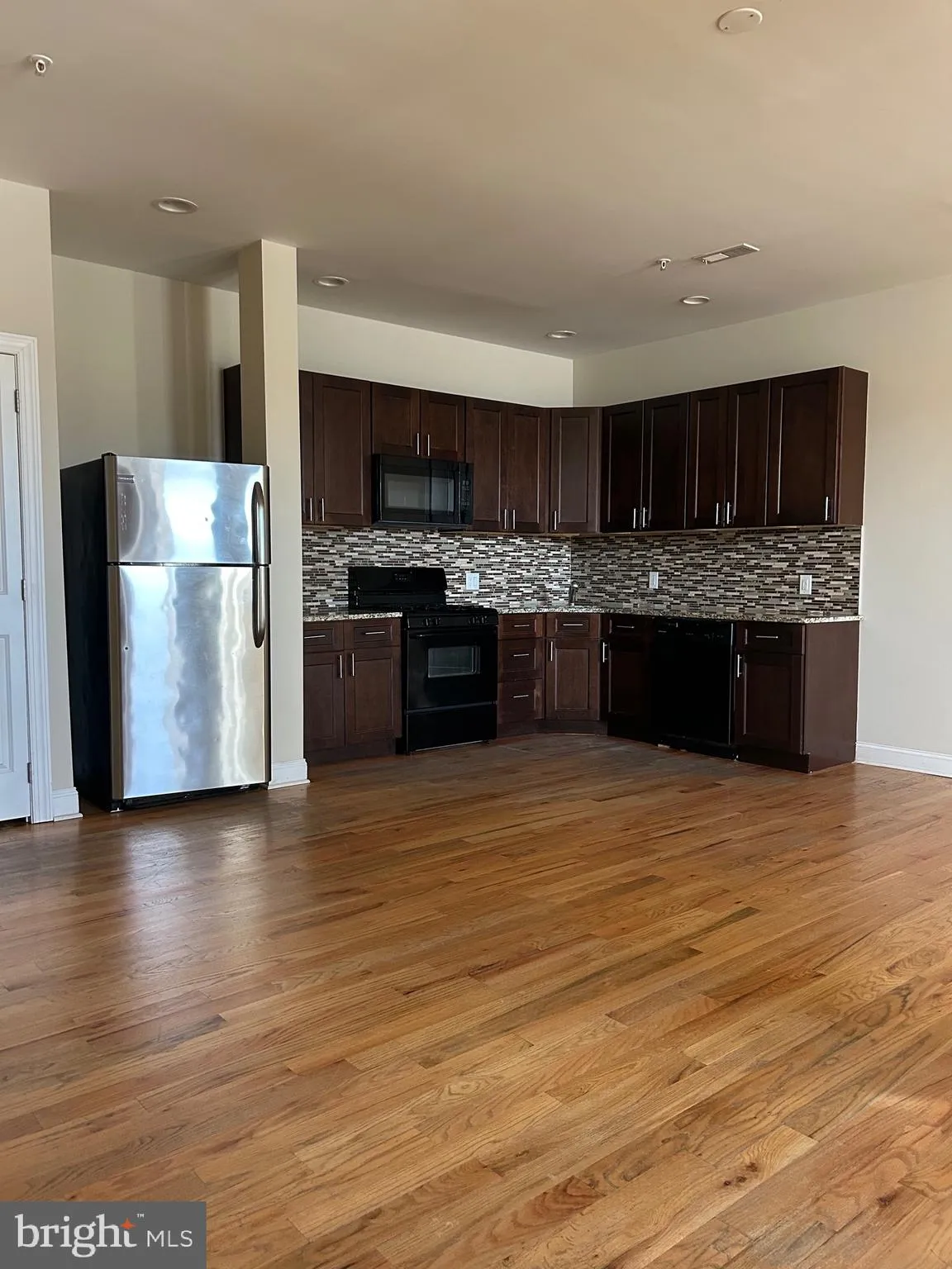 Philadelphia, Pennsylvania 19147, United States, 2 Bedrooms Bedrooms, ,2 BathroomsBathrooms,Residential,Pending,24007