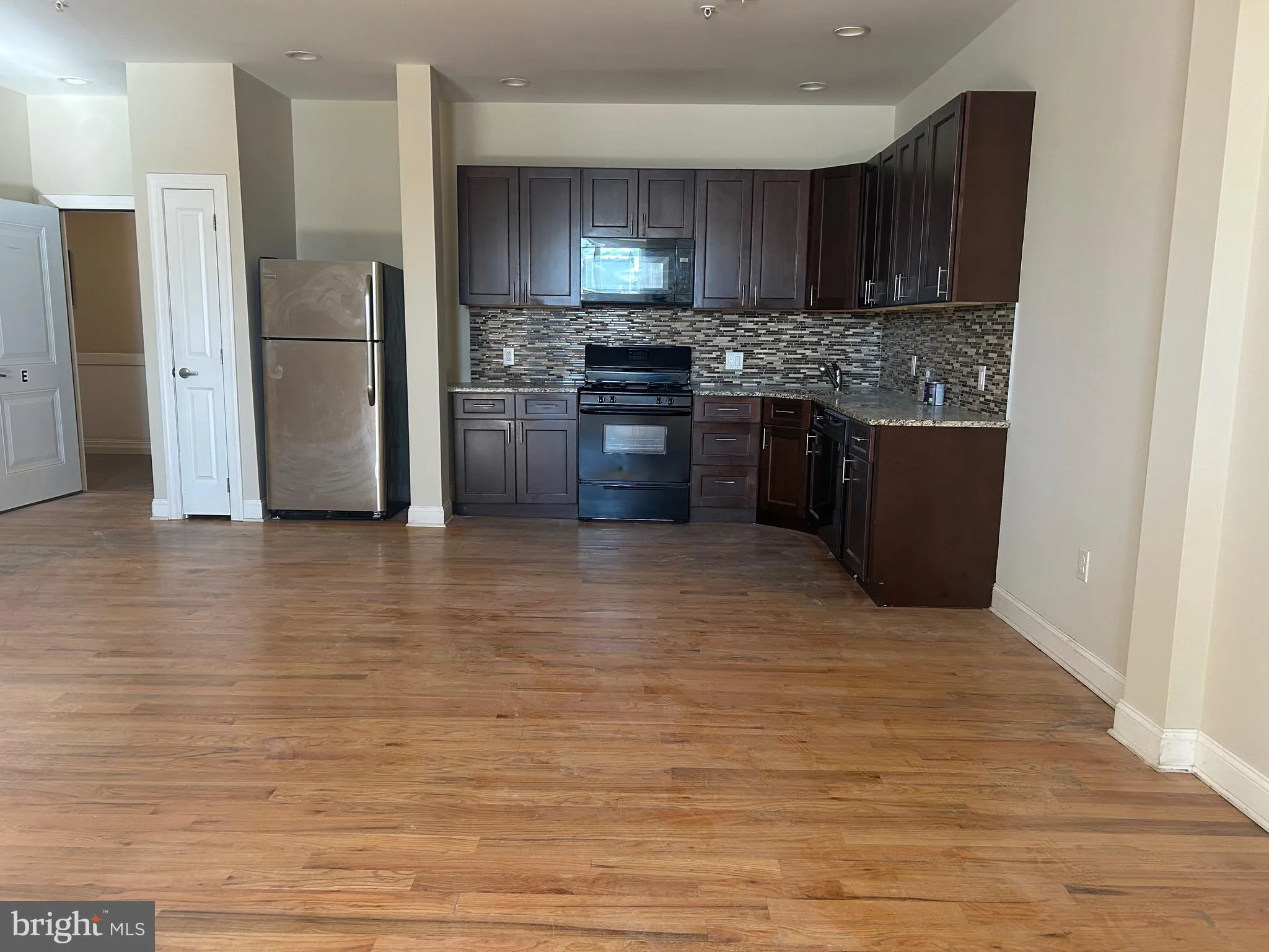 Philadelphia, Pennsylvania 19147, United States, 2 Bedrooms Bedrooms, ,2 BathroomsBathrooms,Residential,Pending,24007